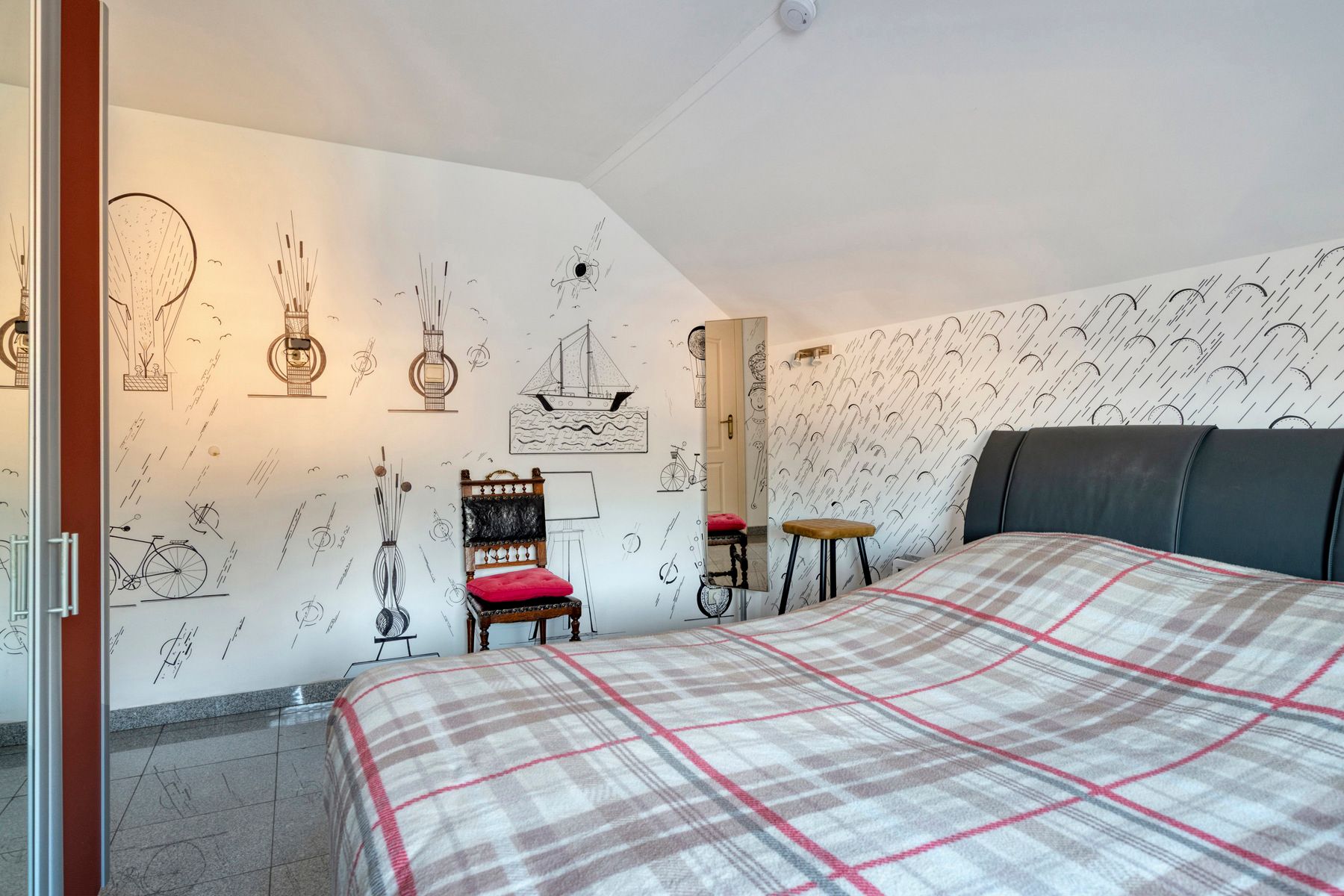 Prachtig alleenstaand 2-slaapkamer appartement met carport. foto 26