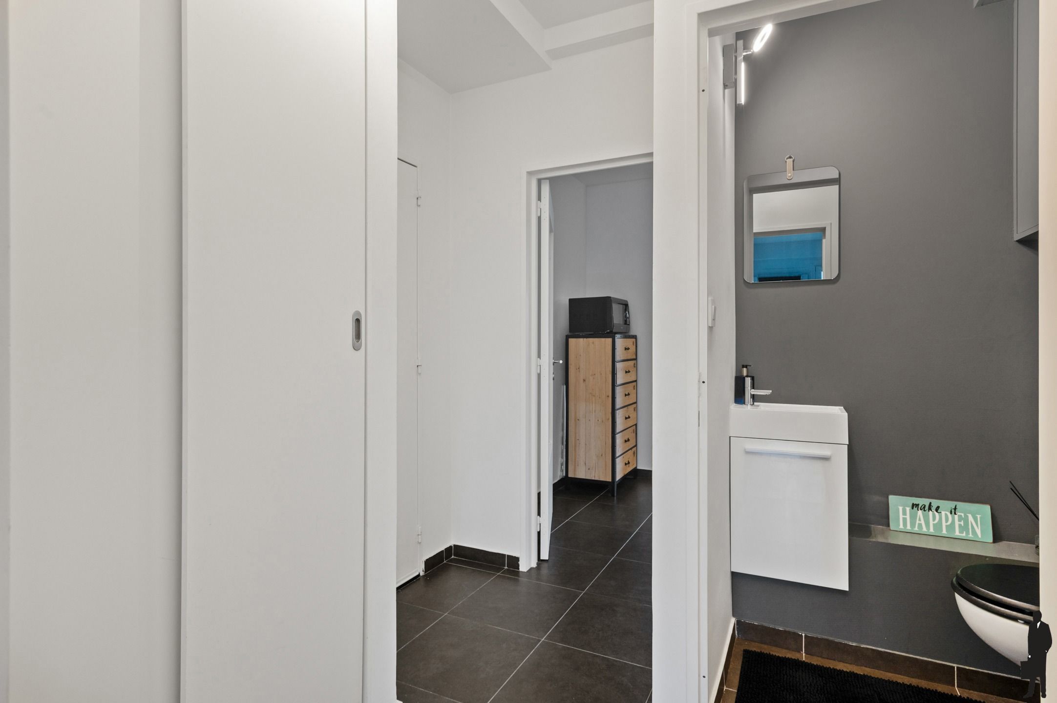 Instapklaar appartement met terrasje in Borsbeek foto 7