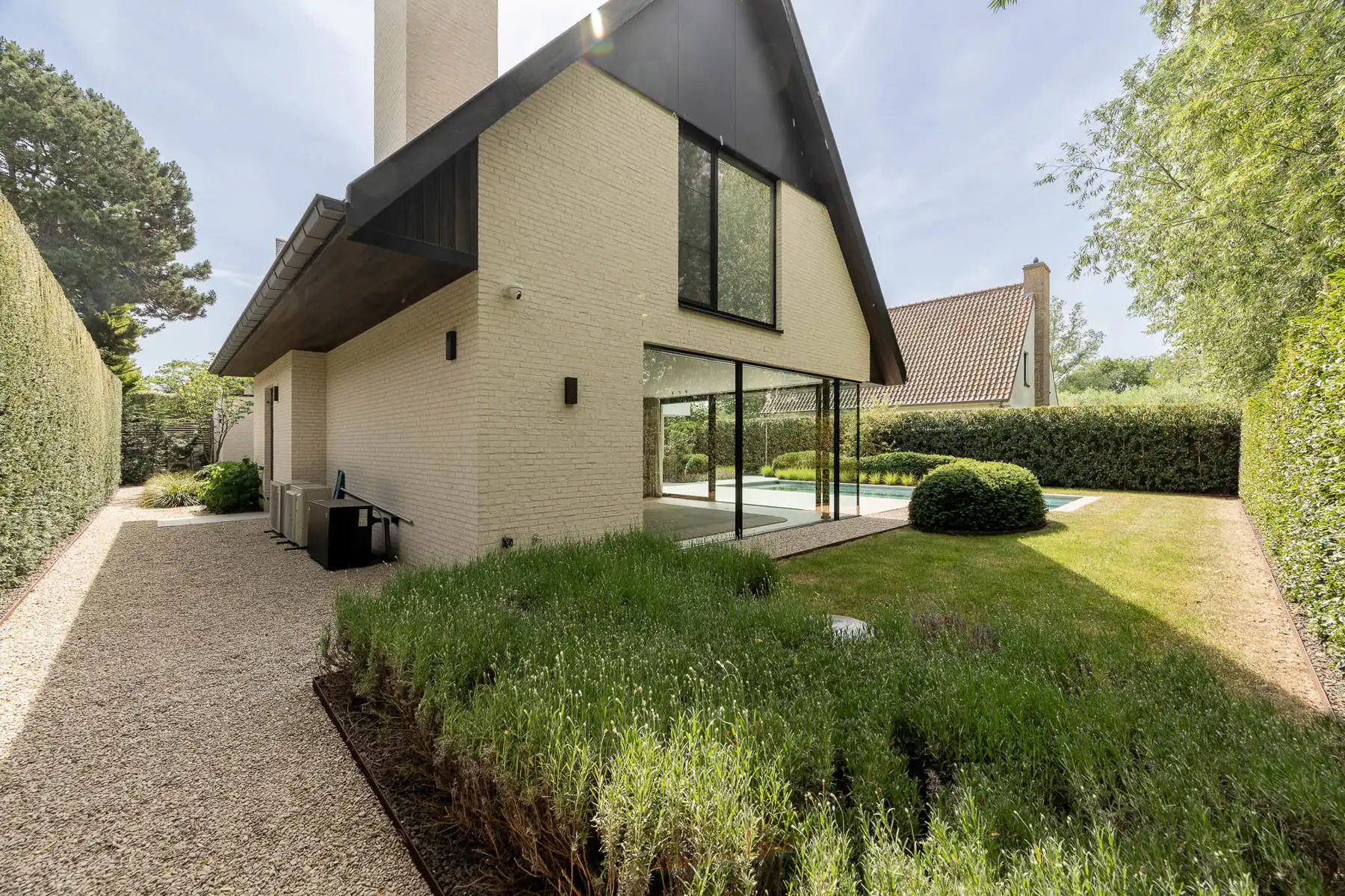 Prachtig vernieuwde villa op een rustige ligging foto 12