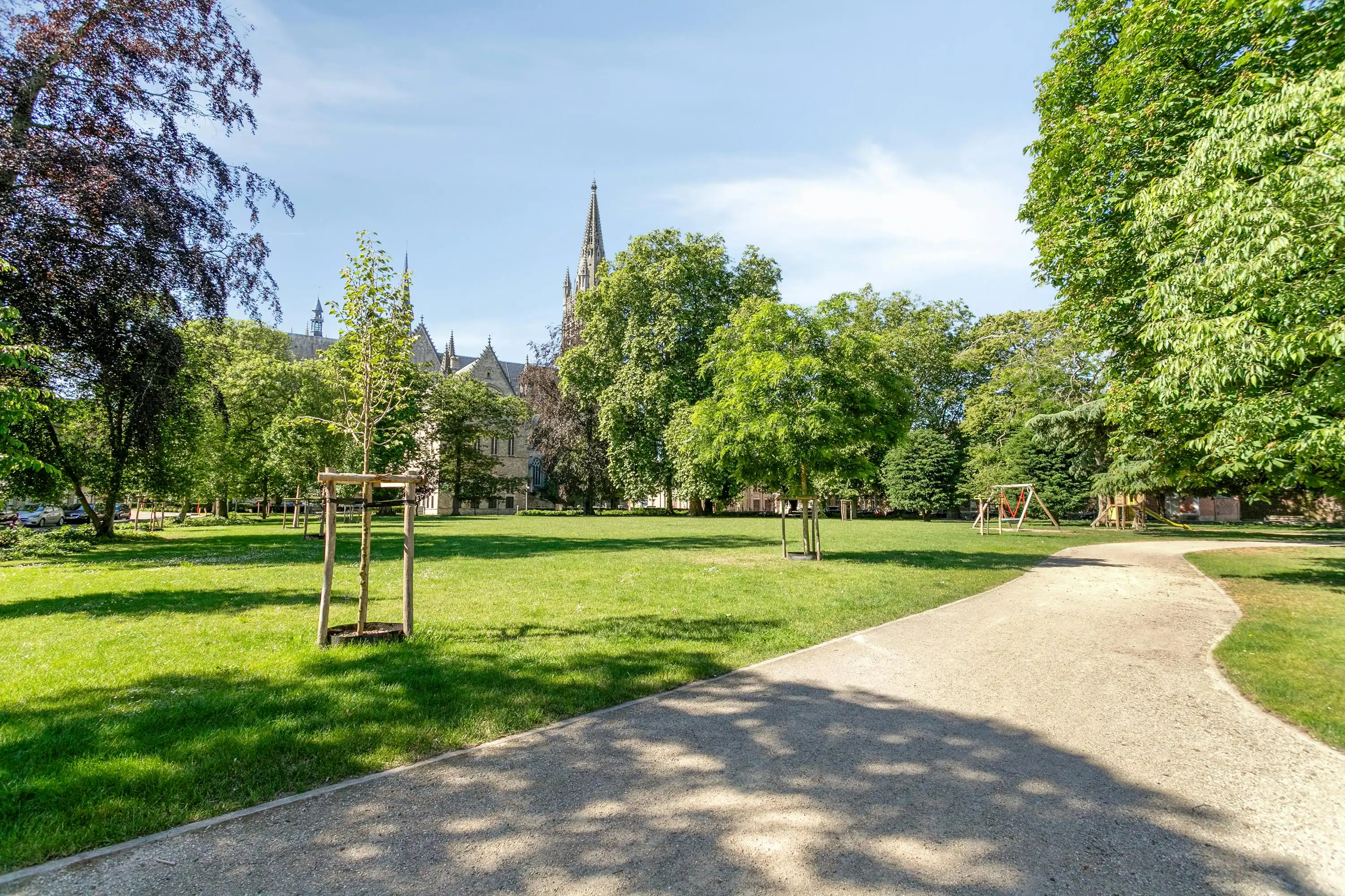 Ruim en lichtrijk appartement met 3 slaapkamers en uniek terras in Ieper foto 13