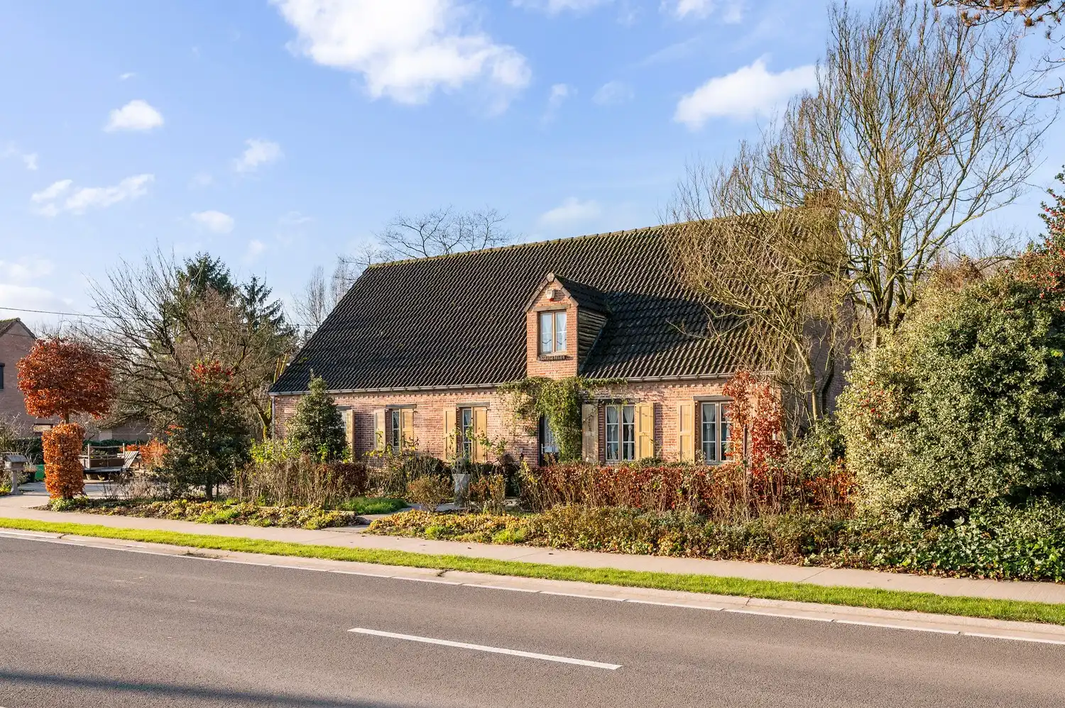 Hoofdfoto van de publicatie: CHARMANTE WONING MET RUIME TUIN EN VIJVER I 4 SLPK I PUTTE