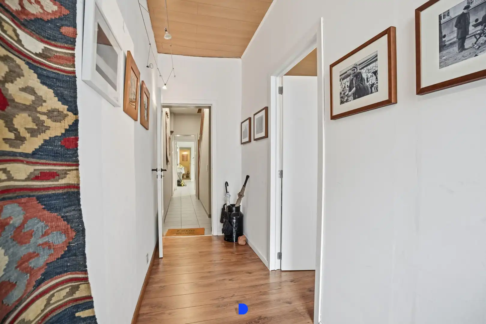 Ruime rijwoning met praktijkmogelijkheden & 2 garages in het centrum van Tielt! foto 3