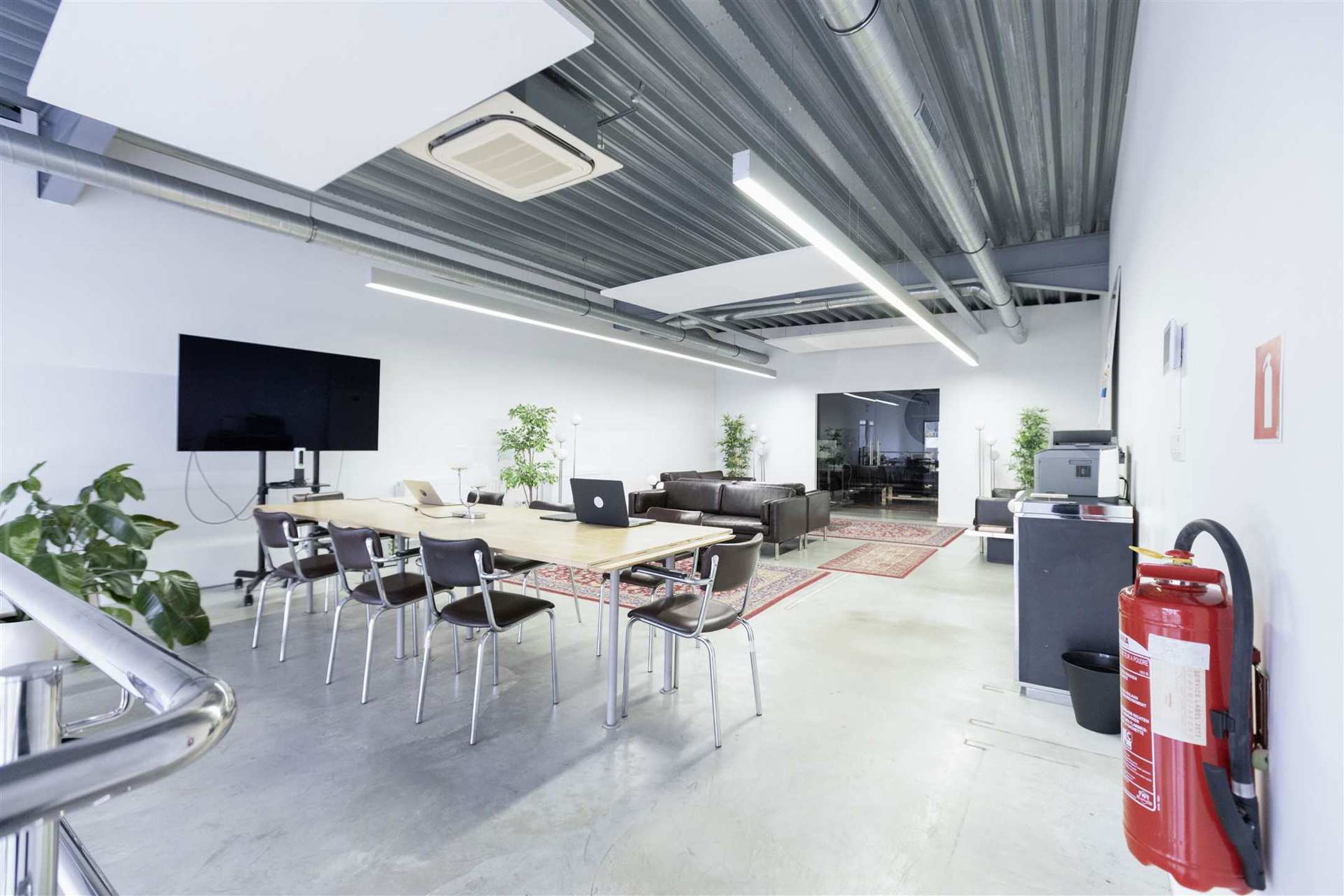 Moderne kantoor- en opslag ruimte foto 8