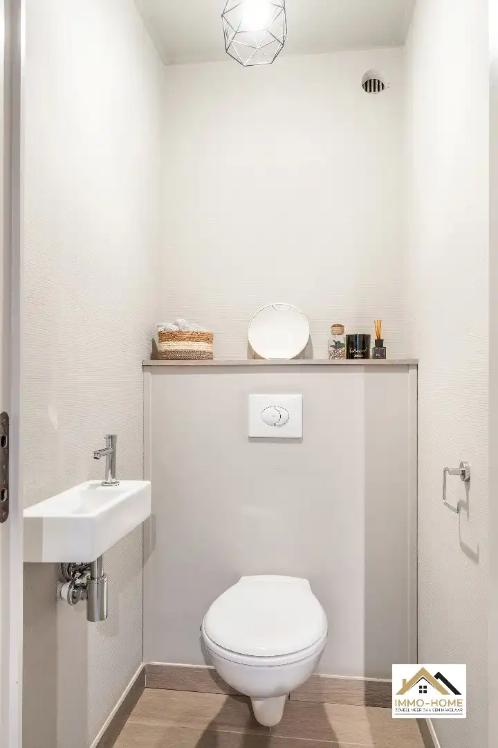 Prachtige HOB met zonnepanelen in een doodlopende straat! foto 17