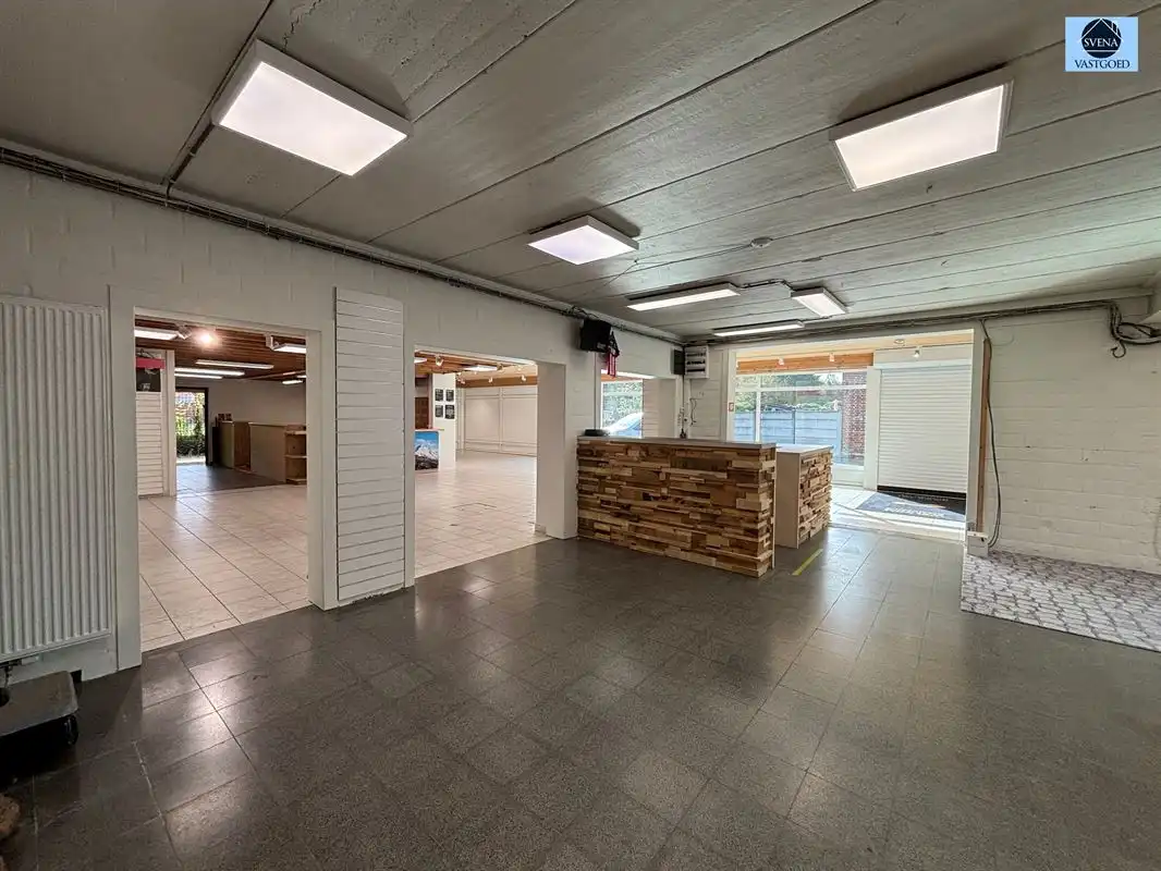 COMMERCIELE RUIMTE MET DUPLEXAPPARTEMENT- VEEL MOGELIJKHEDEN EN UITSTEKENDE ZICHTBAARHEID foto 4