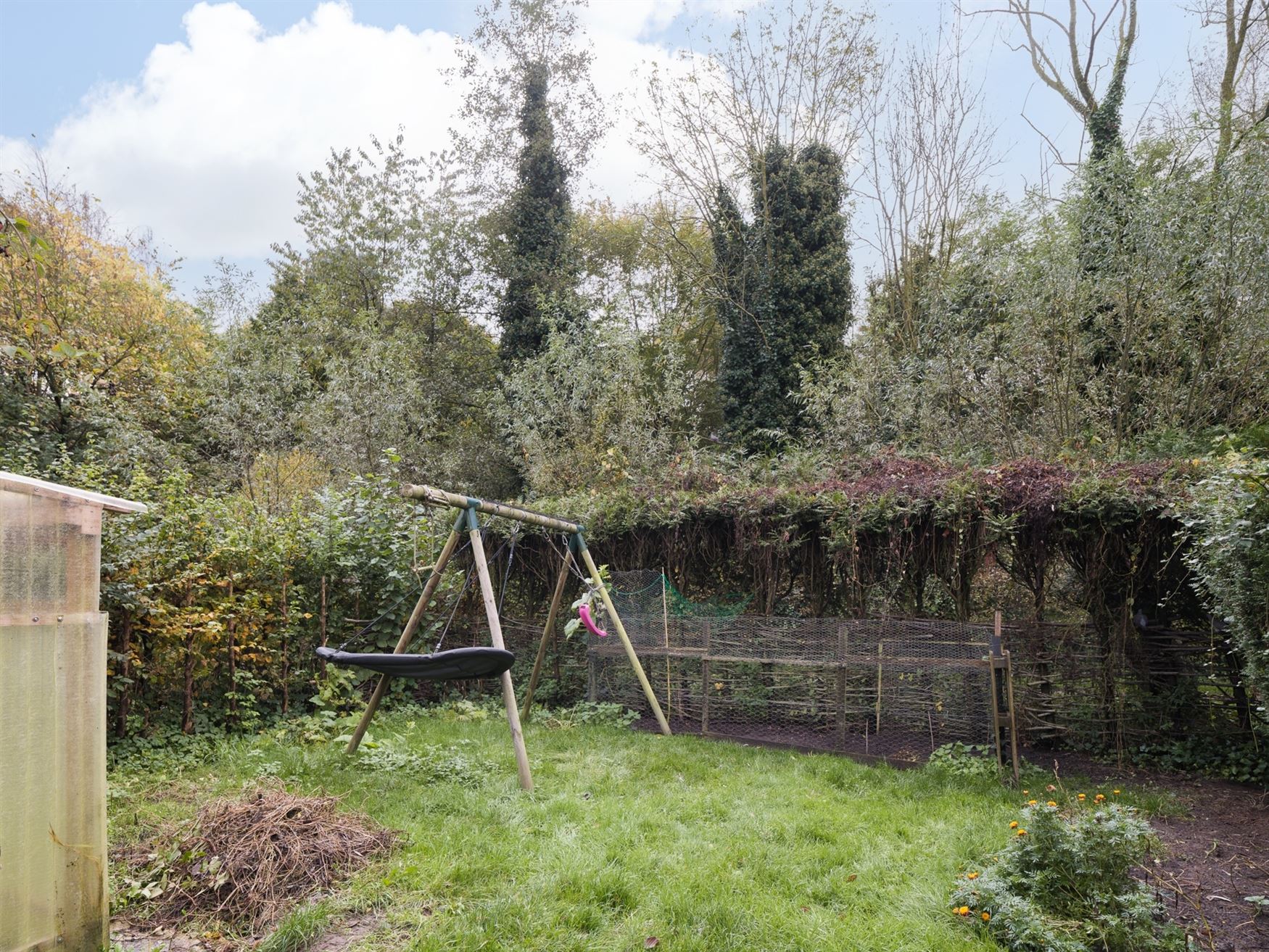 Op te frissen gezinswoning met zonnige tuin foto 14