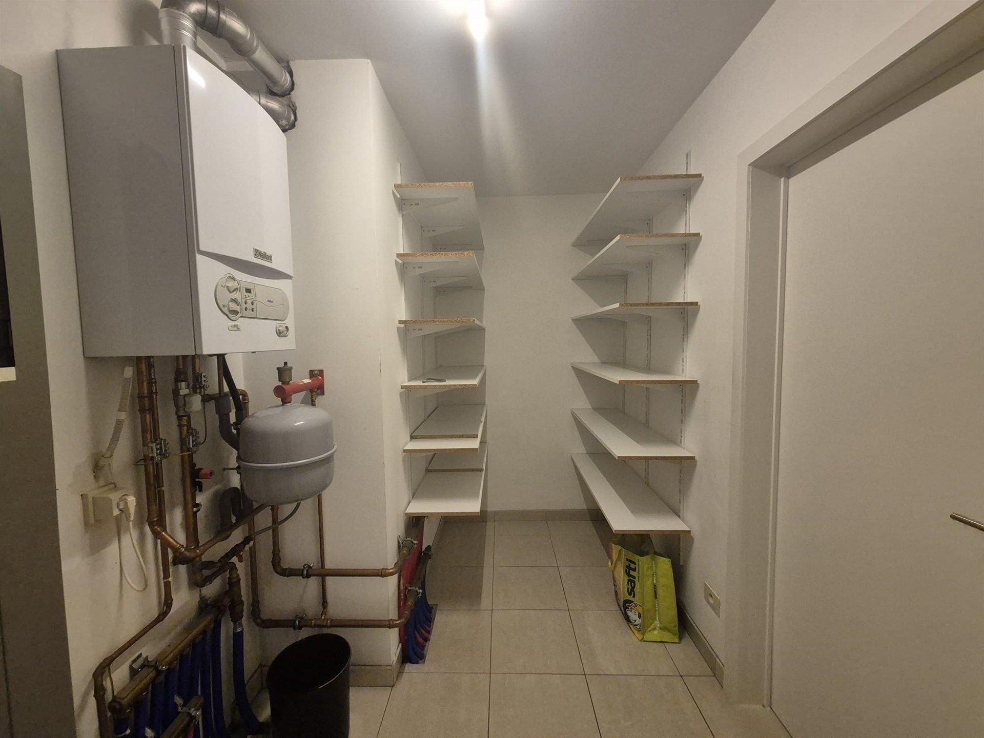 Zeer mooi rustig gelegen instapkaar appartement met garage. foto 14