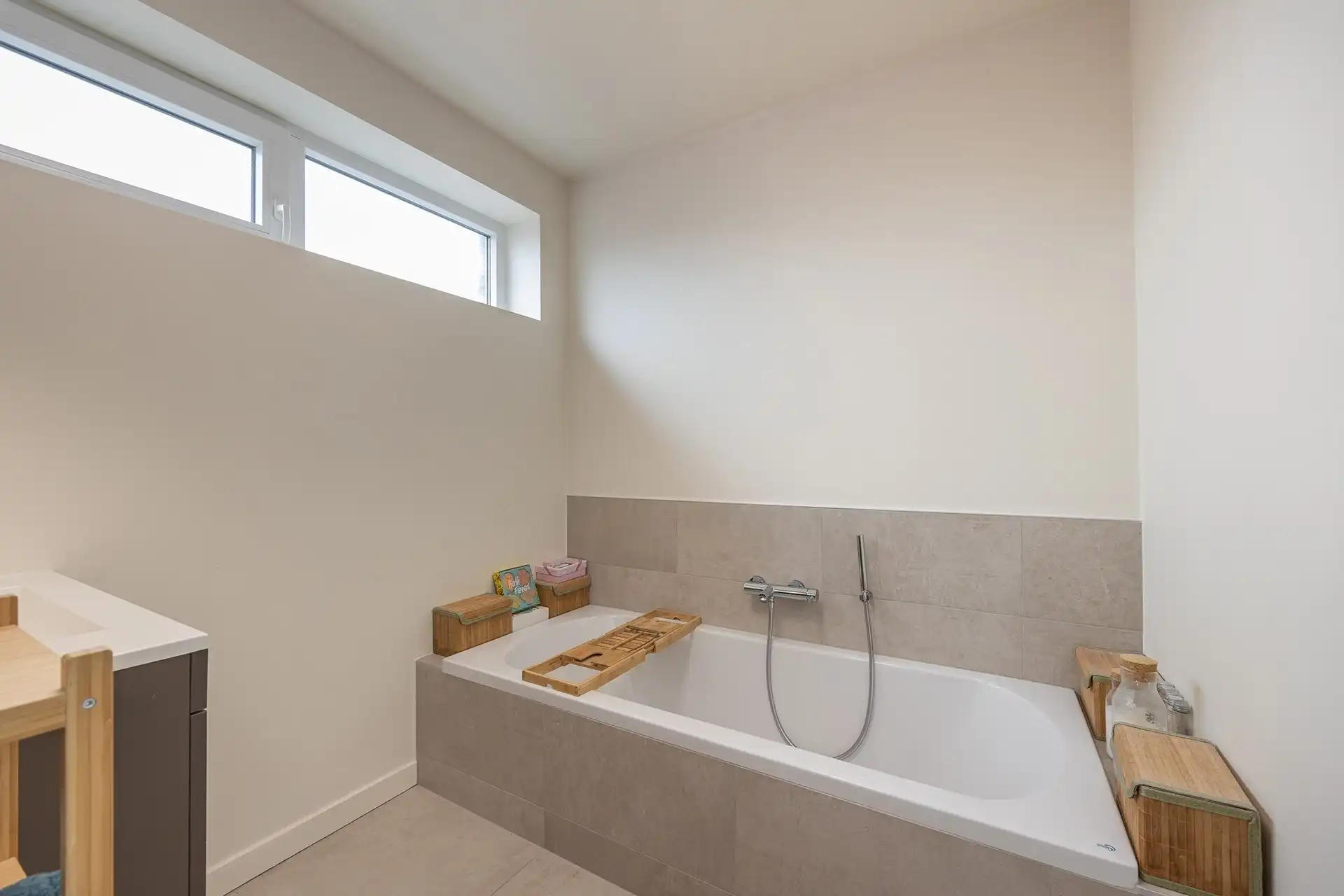 Recent triplexappartement met 2 slaapkamers en carport foto 12