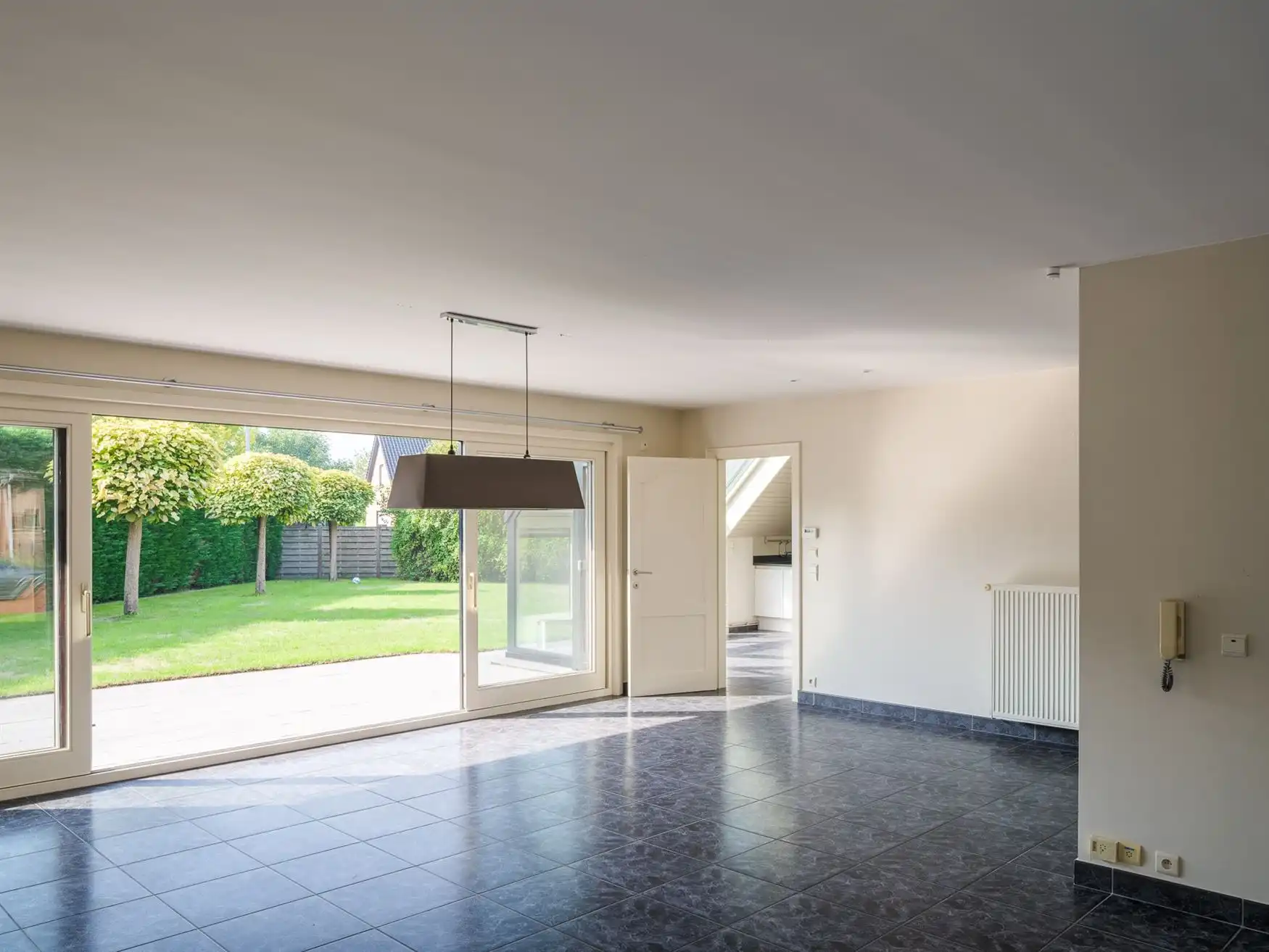 Lichtrijke gezinswoning van 266 m² in Deinze foto 2