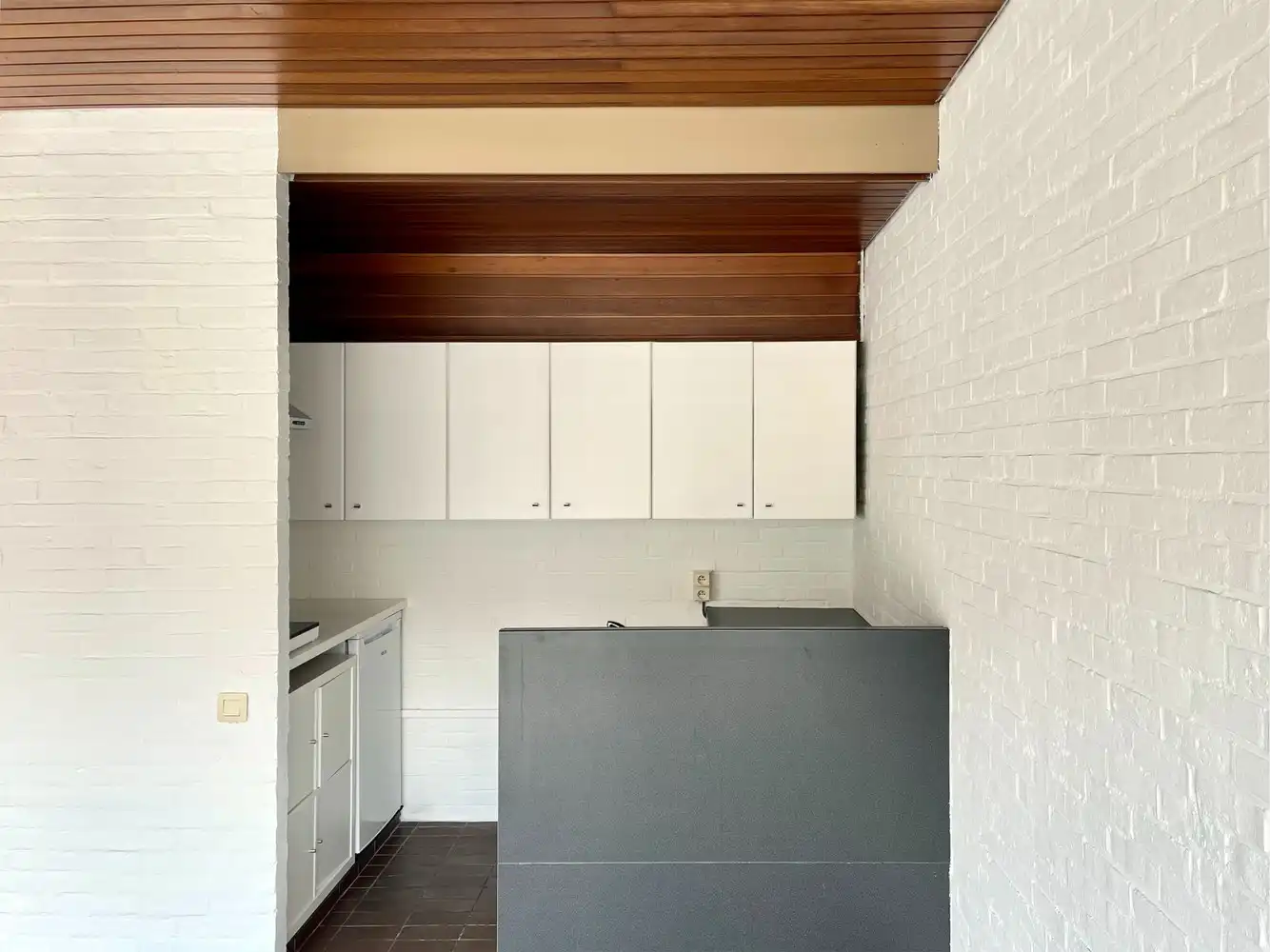 Verzorgde studio met balkon op centrale ligging foto 6