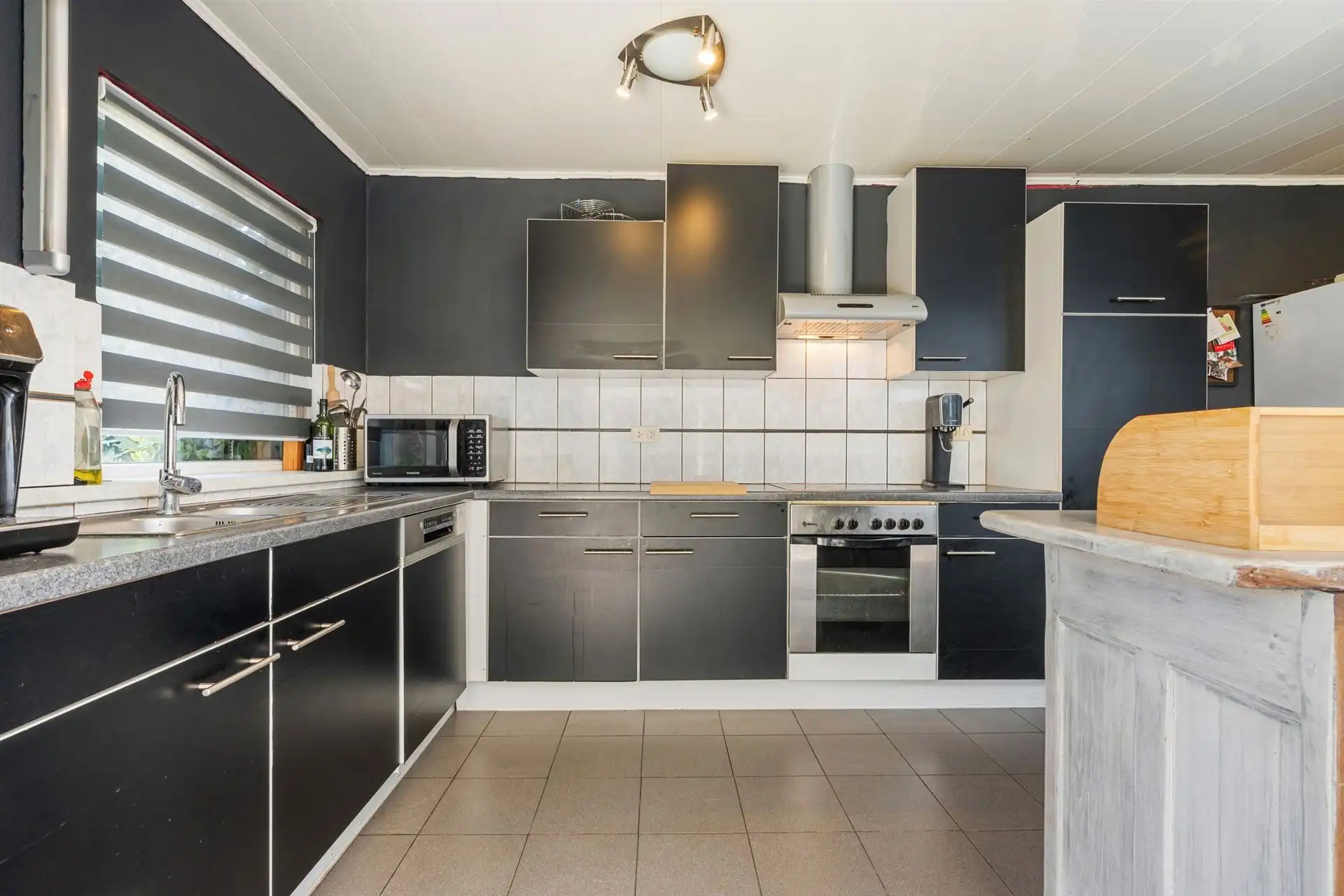 Charmante gezinswoning met garage en uitweg in Deerlijk foto 10