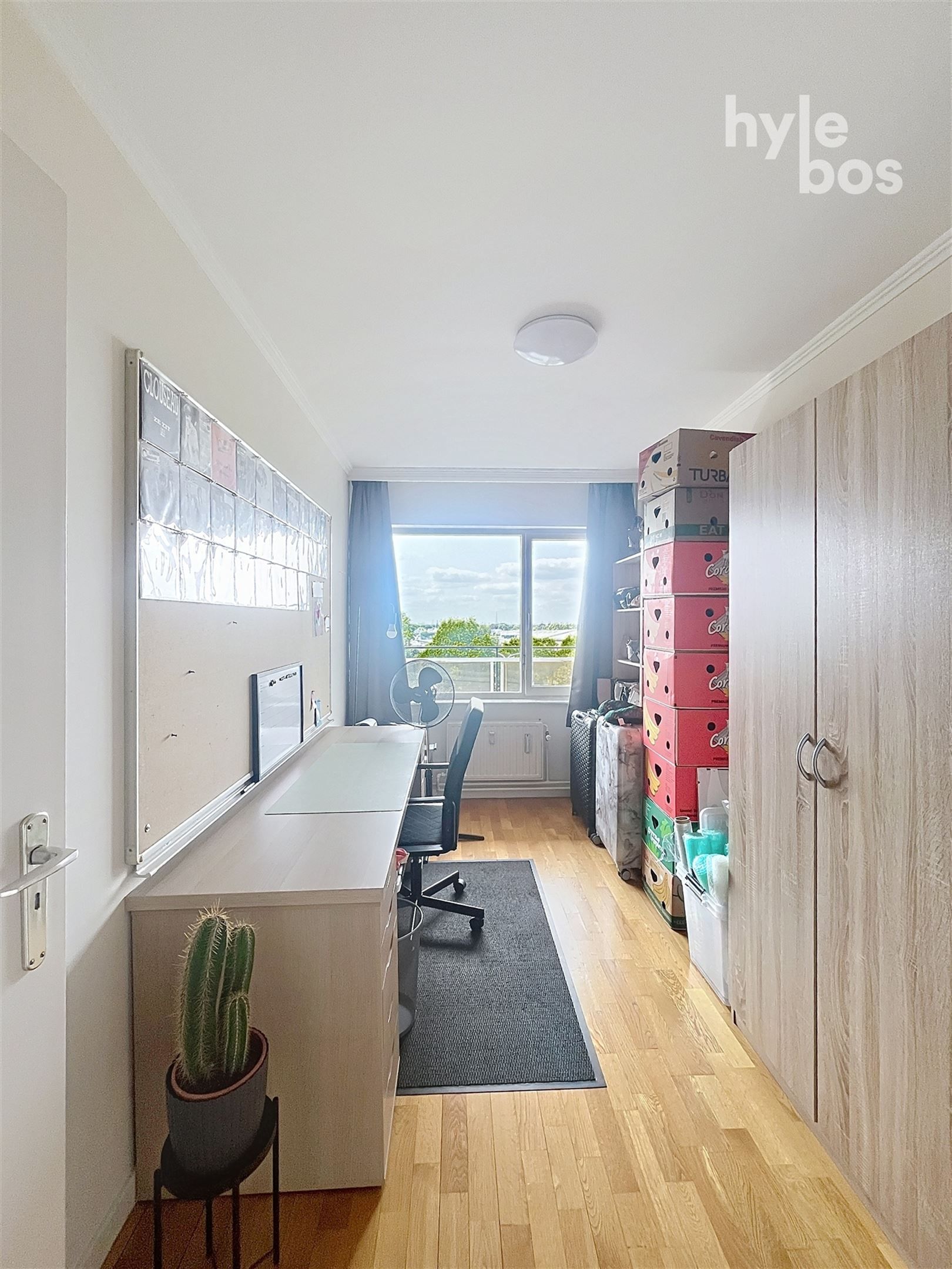 Ruim instapklaar 2 slaapkamer appartement met garage foto 12