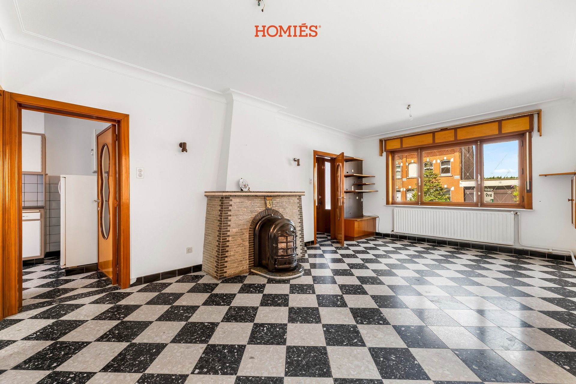 Te renoveren woning met veel potentieel foto 6