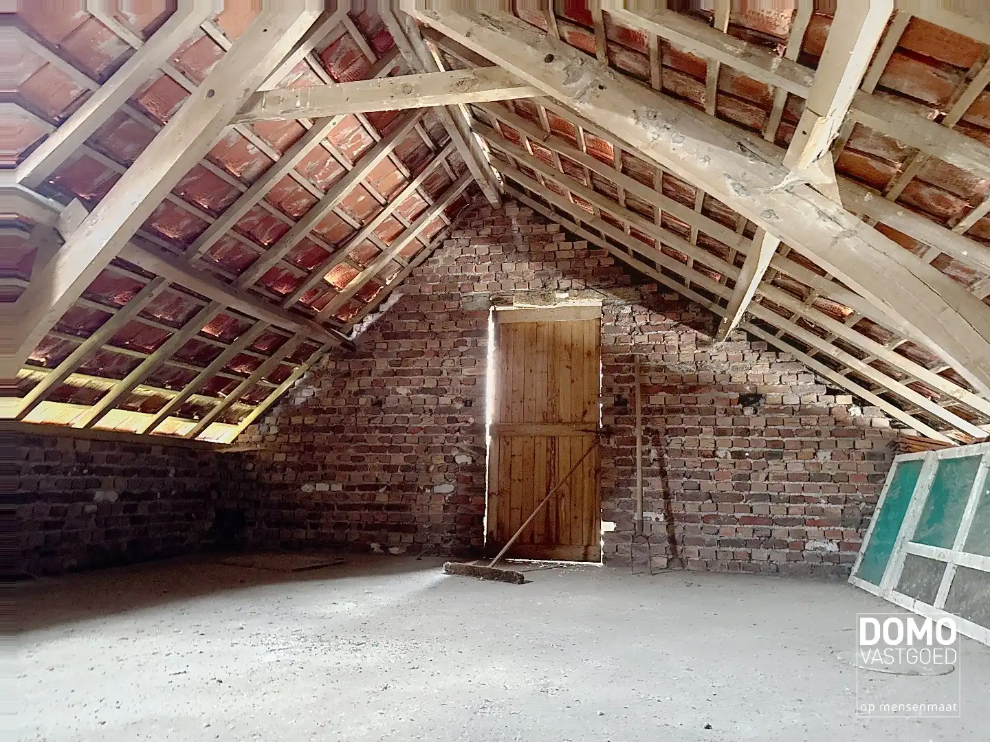 Karaktervolle woning met tal van mogelijkheden en voorzien van paardenstallingen foto 21