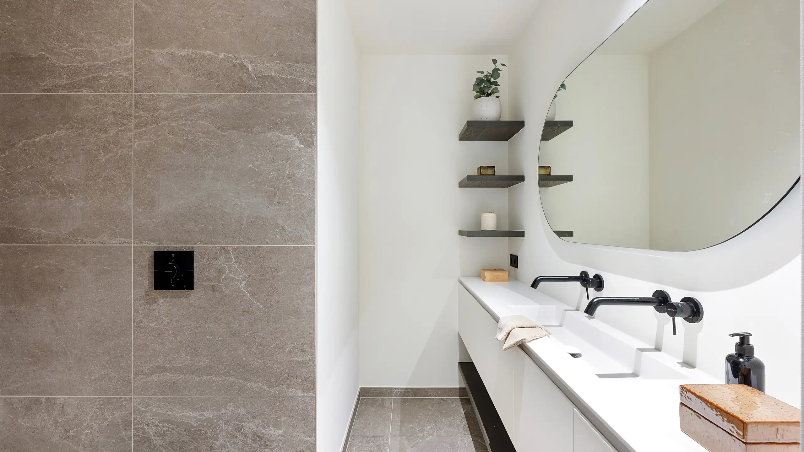 Exclusief high-end appartement in iconisch gebouw aan RBSC. foto 32