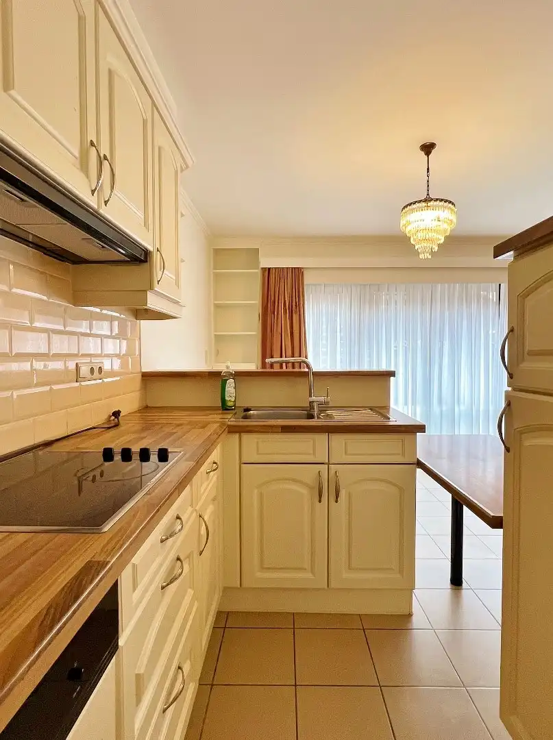 Gelijkvloers appartement met koertje in het centrum van Ieper foto 6
