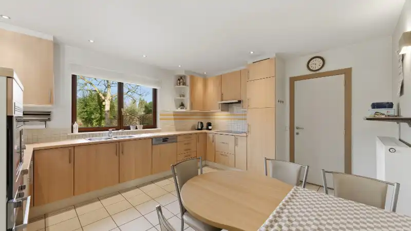 Villa van 209m² met 4 slaapkamers en zeer mooie tuin op 17 are foto 9