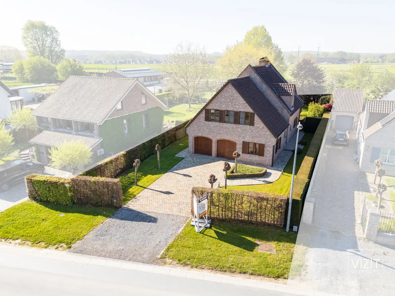 Karaktervolle, ruime villa met 4 à 5 slaapkamers in Appelterre foto {{pictureIndex}}