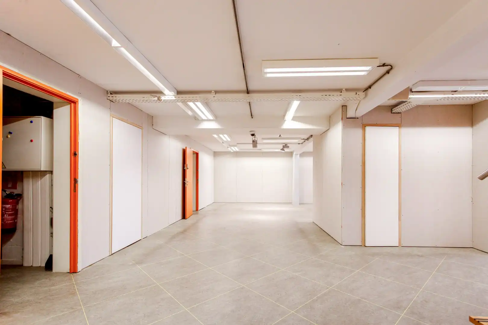 uitstekend gelegen handelspand Lippenslaan 148 foto 3