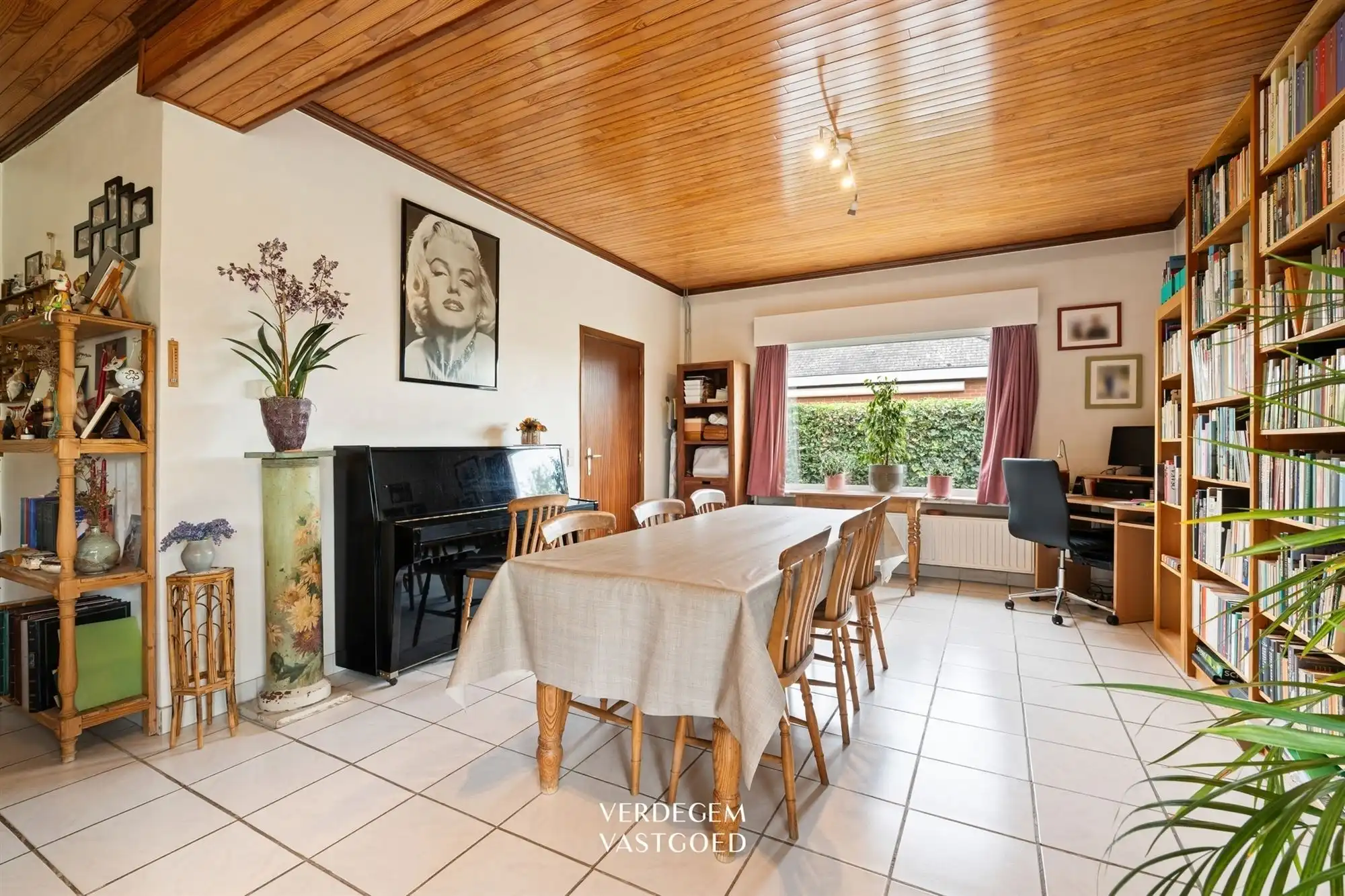 Charmante bungalow met 3 slaapkamers, ruime garage en zonnige tuin op 585m² foto 6