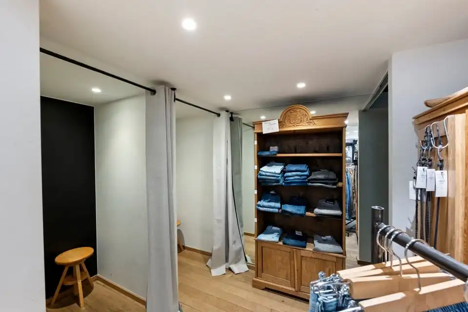 KNAP HANDELSPAND MET TWEE APART VERHUURDE APPARTEMENTEN IN HET CENTRUM VAN SINT-TRUIDEN foto 11