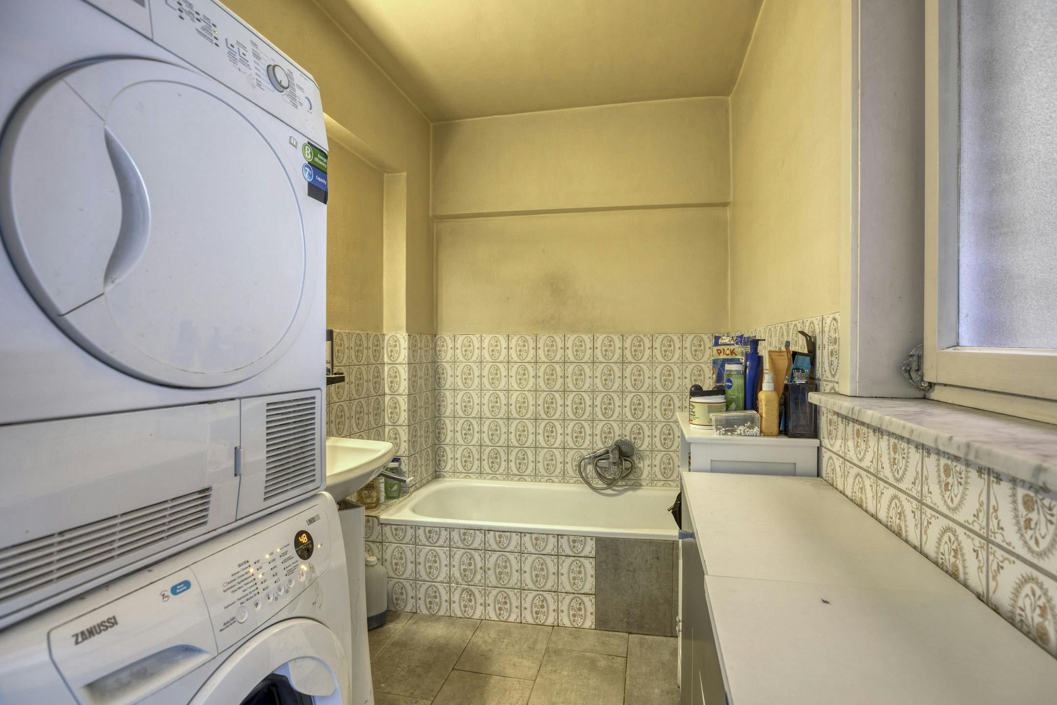 Appartement met 2 slaapkamers in hartje Roeselare. foto 7