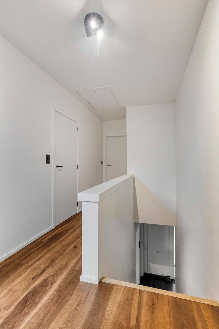 Luxe woning met binnenzwembad en afzonderlijke handelsruimte foto 8