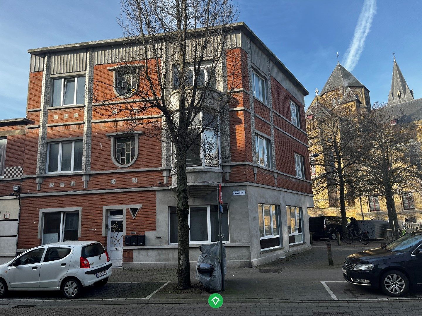 Opbrengstpand bestaande uit 3 verhuurde appartementen, gelegen aan H.Hart-Kerk foto 2