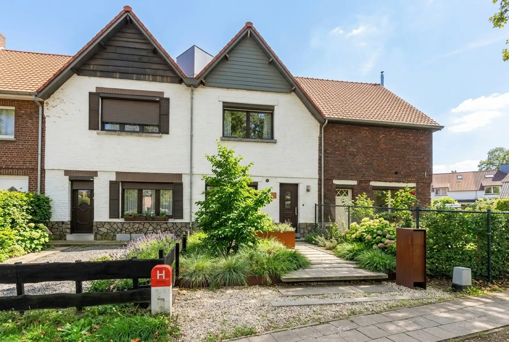Prachtige gerenoveerde woning met 3 slaapkamers en grote tuin foto {{pictureIndex}}