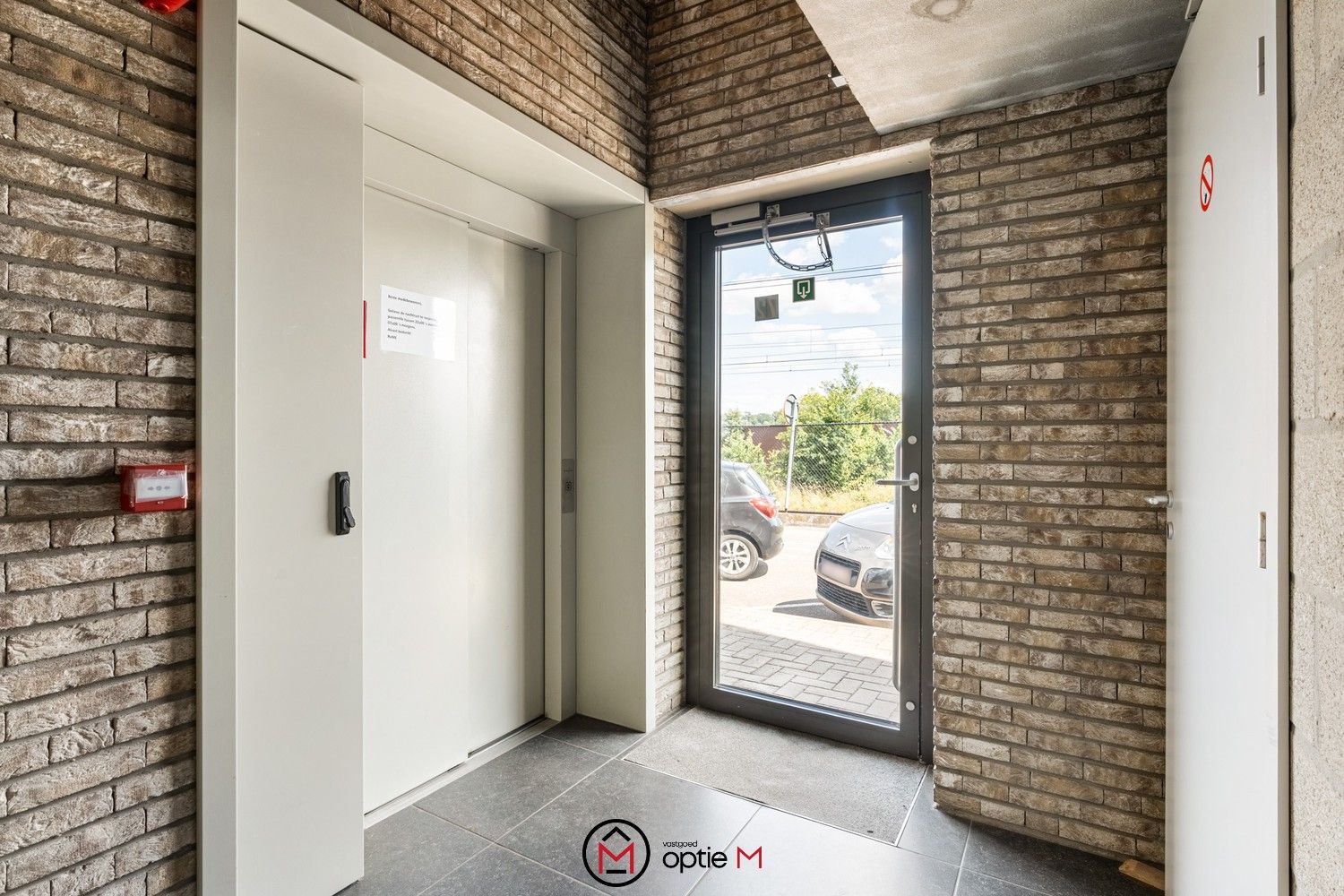 Instapklaar appartement met parking en terras foto 16