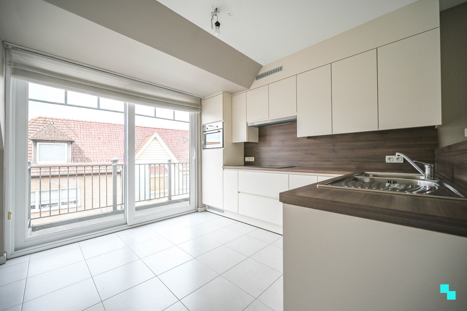 Instapklaar appartement met twee terrassen in Oostrozebeke foto 5