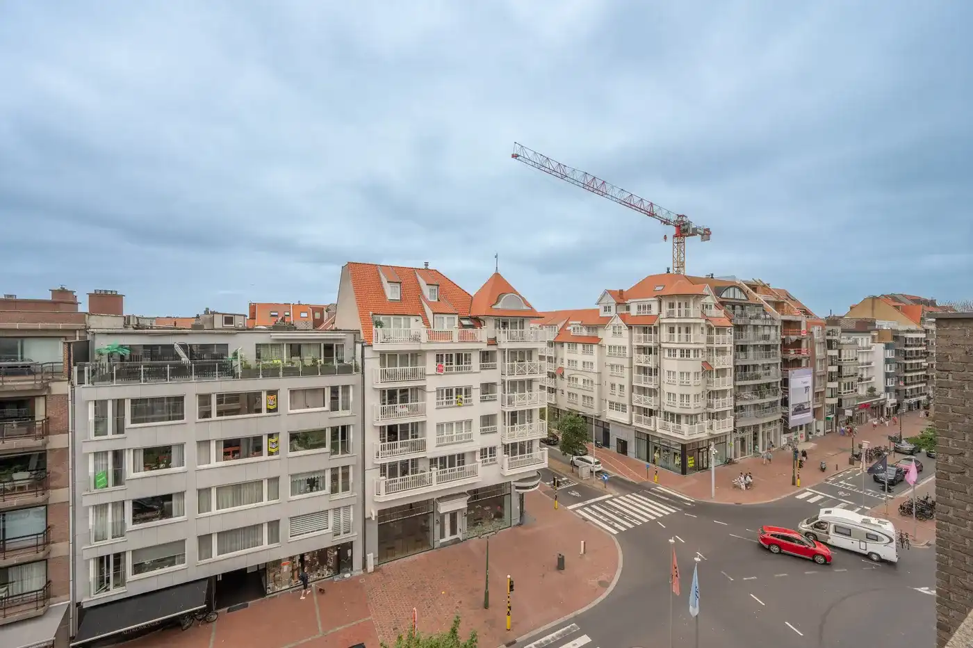 Zuidgericht en instapklaar 4-slaapkamerappartement, met 2 ruime terrassen. foto 9