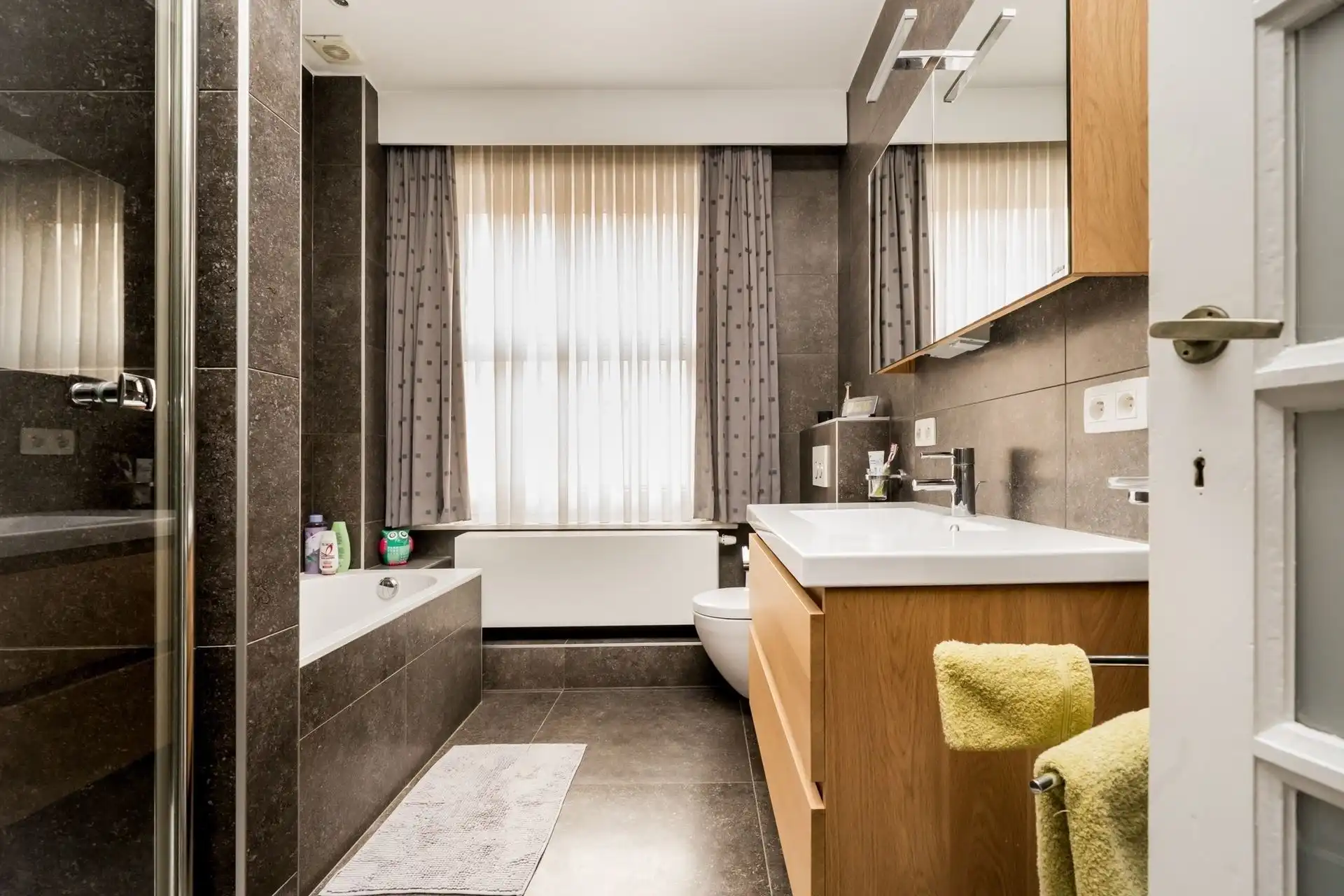 Ruime karaktervolle woning met 6 slpks en tuin! foto 19