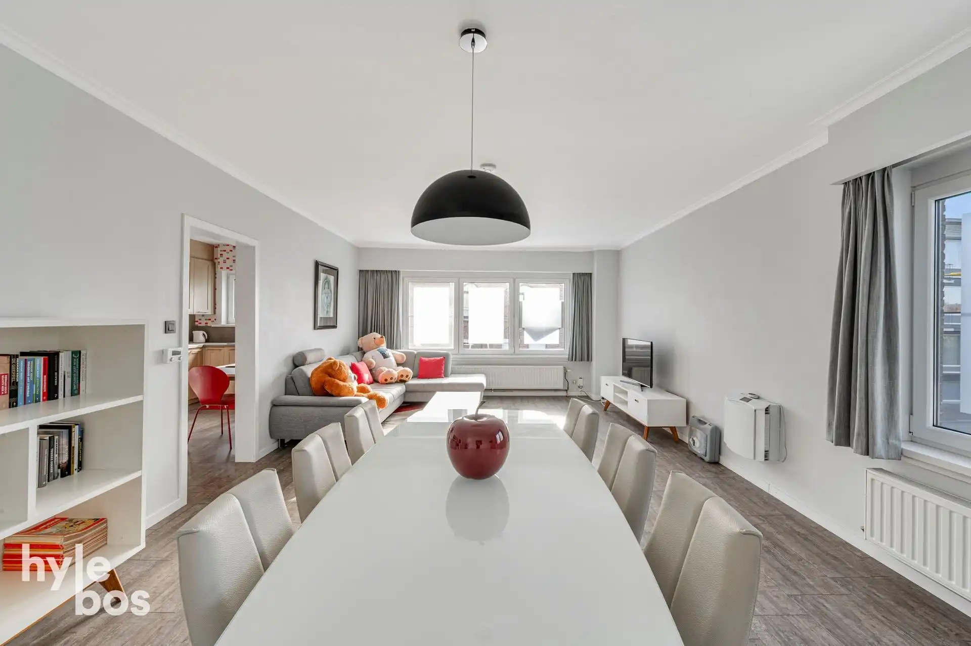 Ruim lichtrijk hoekappartement met garage foto 3