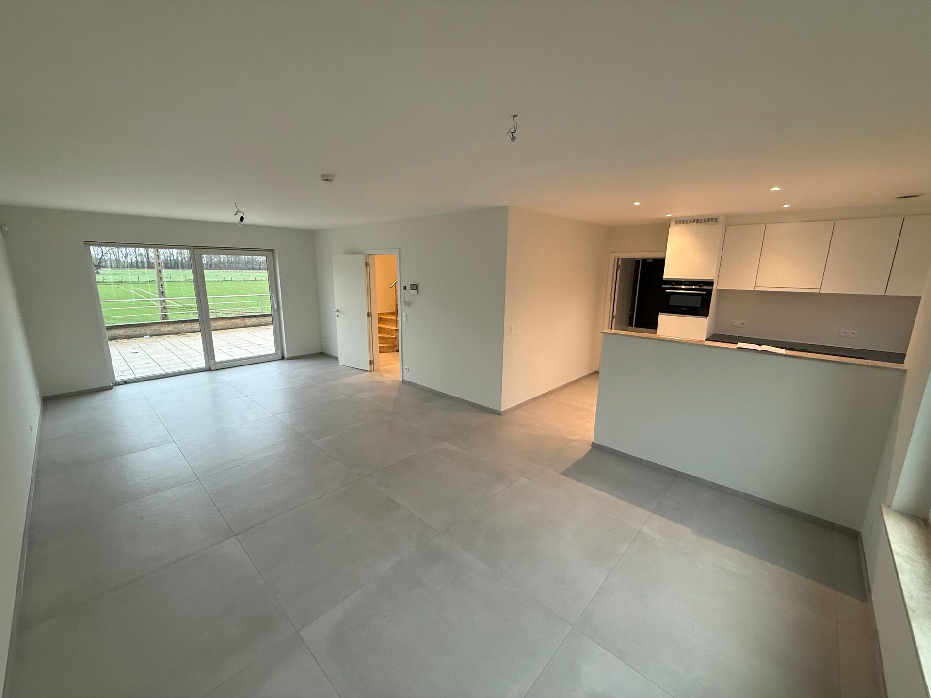Moderne duplex met groot terras en EPC A foto {{pictureIndex}}