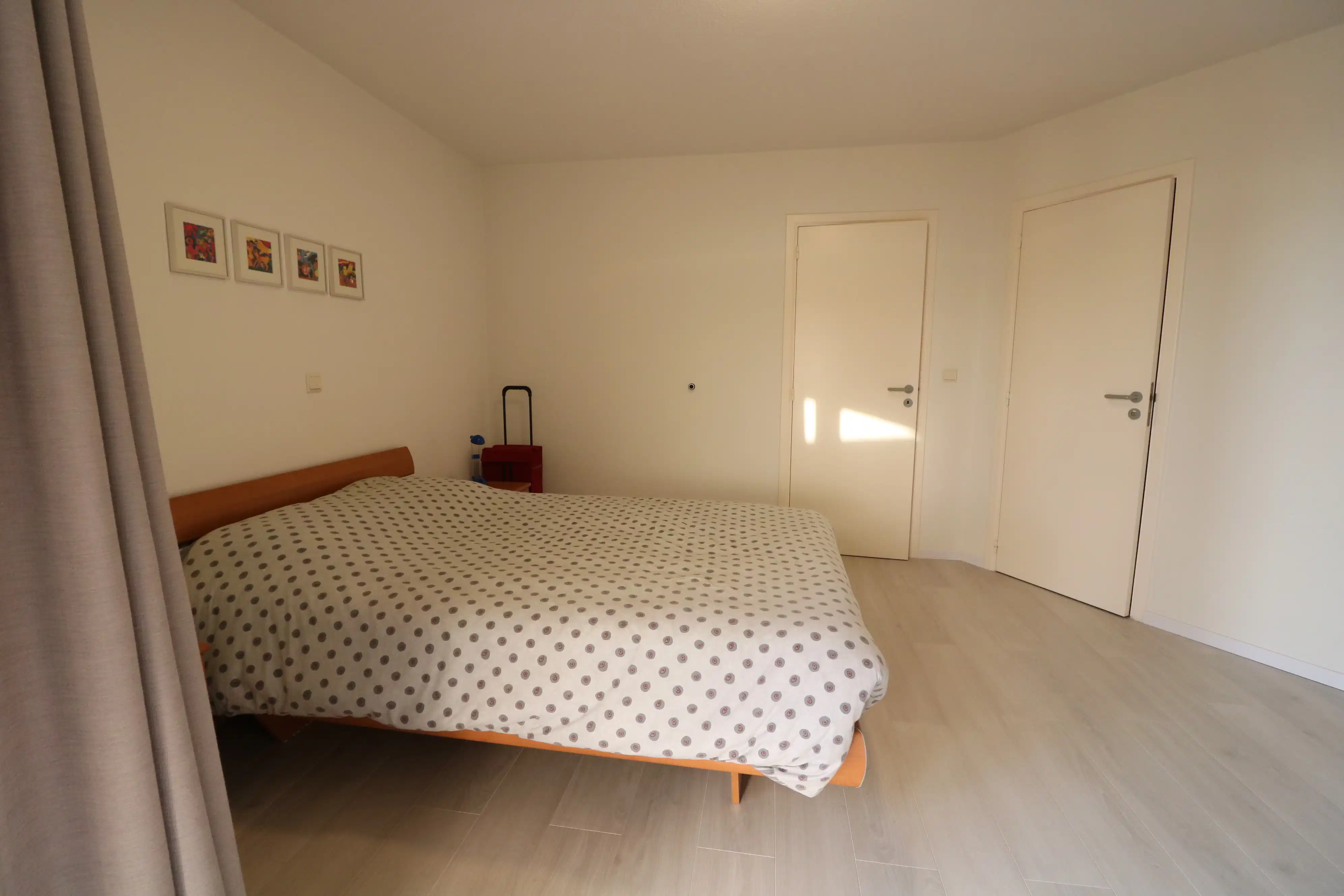 Zeer ruim 1-slaapkamerappartement (86m²) met bijzonder groot terras op de 9de verdieping van de residentie Bristol Palace foto 7