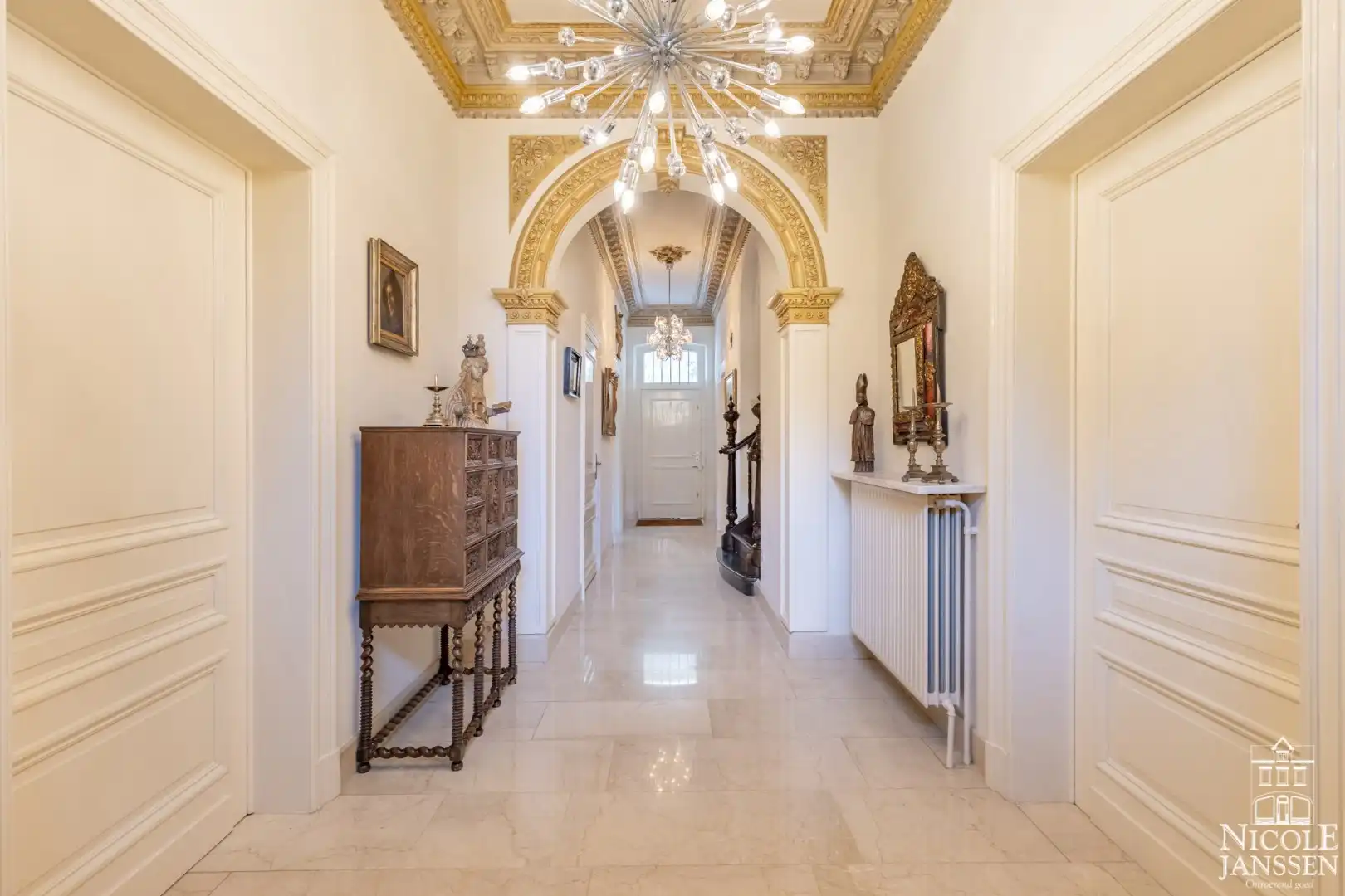 Authentiek herenhuis met conciërgewoning foto 6