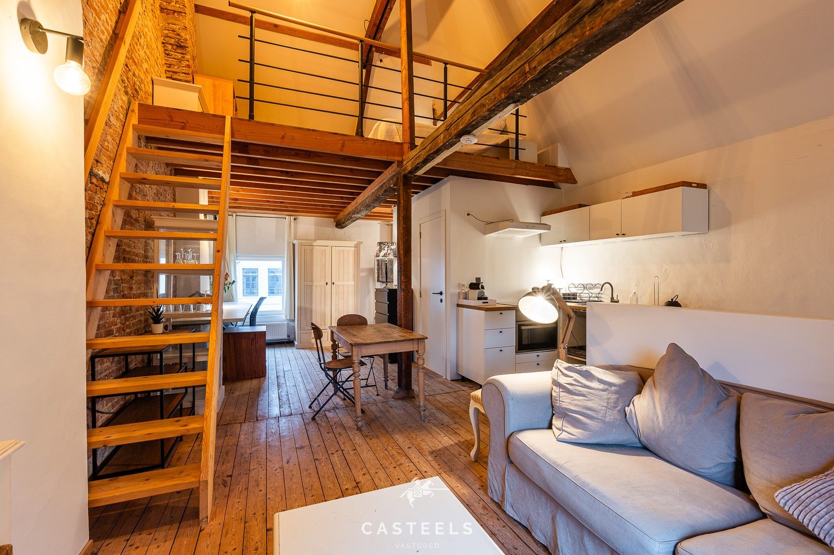 Instapklare stadswoning nabij station Brugge met tuin en studio foto 15