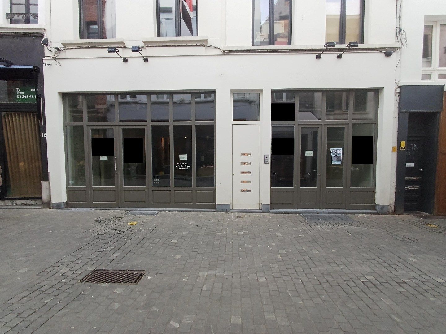 Mooie winkel met brede etalage foto {{pictureIndex}}