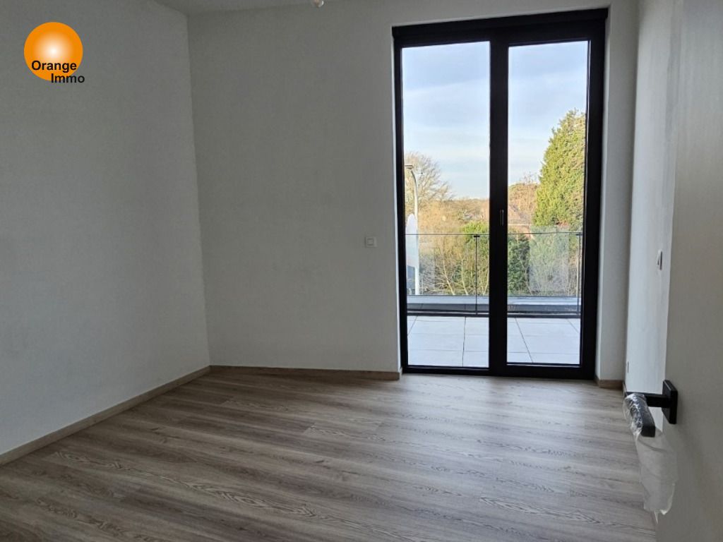 Stijlvol penthouse van 154m ²  met 3 slaapkamers en 4 terrassen van in totaal 60m². Tot 30/06/2025 is het mogelijk om te kopen aan 6% btw.  foto 3