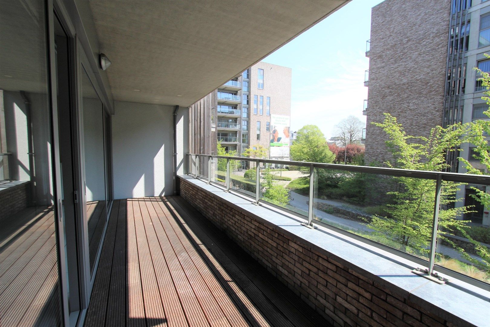 RUIM APPARTEMENT MET GROOT TERRAS EN GARAGE  foto 6