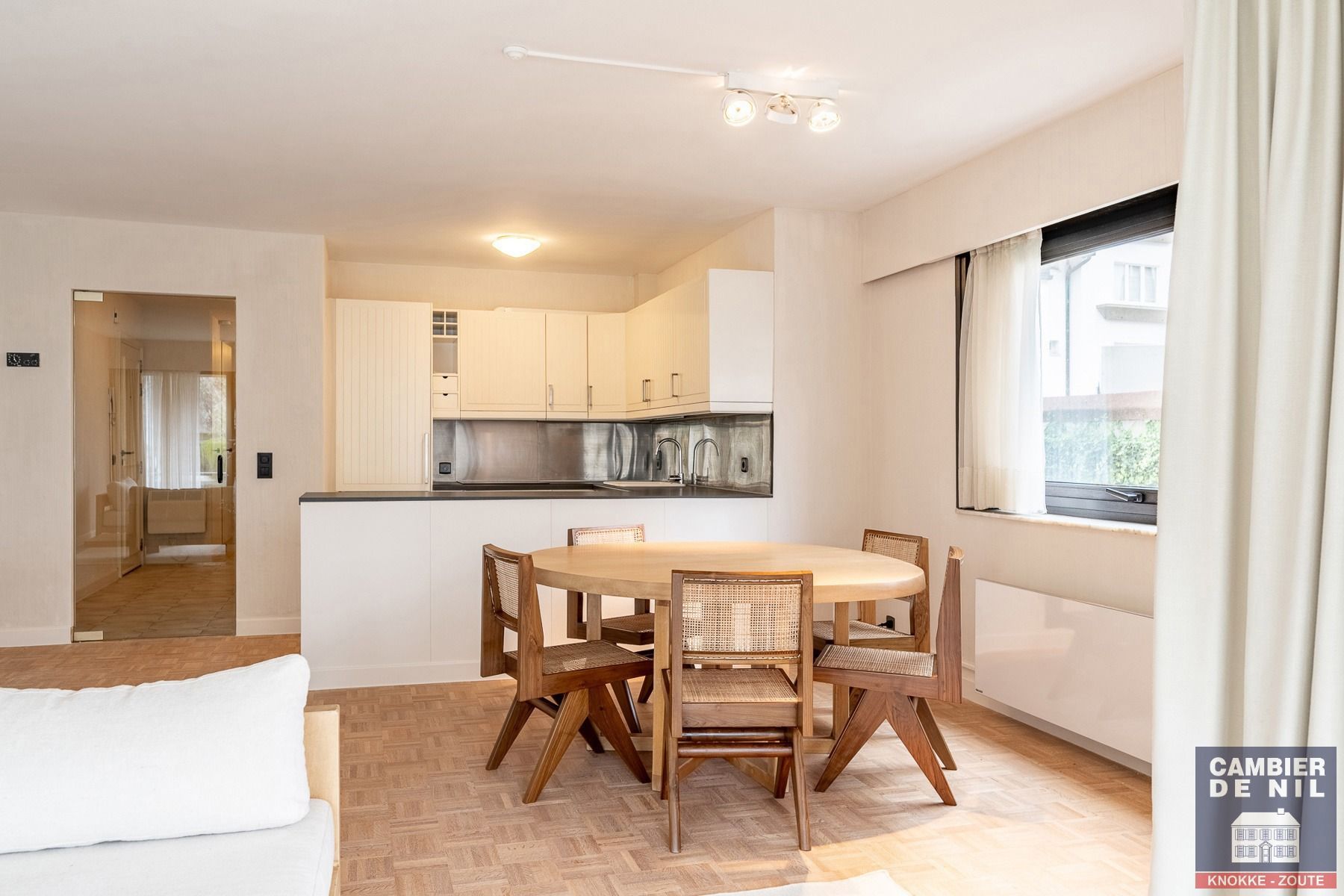 Gemeubeld hoekappartement nabij het Albertplein  foto 9