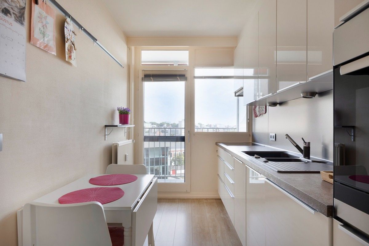 Tweeslaapkamer appartement met mooie verrrezichten over de torens van Gent. foto 7
