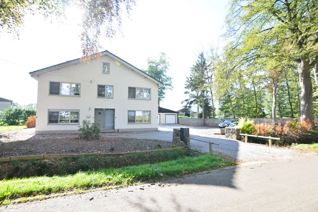 Vrijstaande, energiezuinige woning met 4 slpk en garage op een perceel van 25 a. foto 3