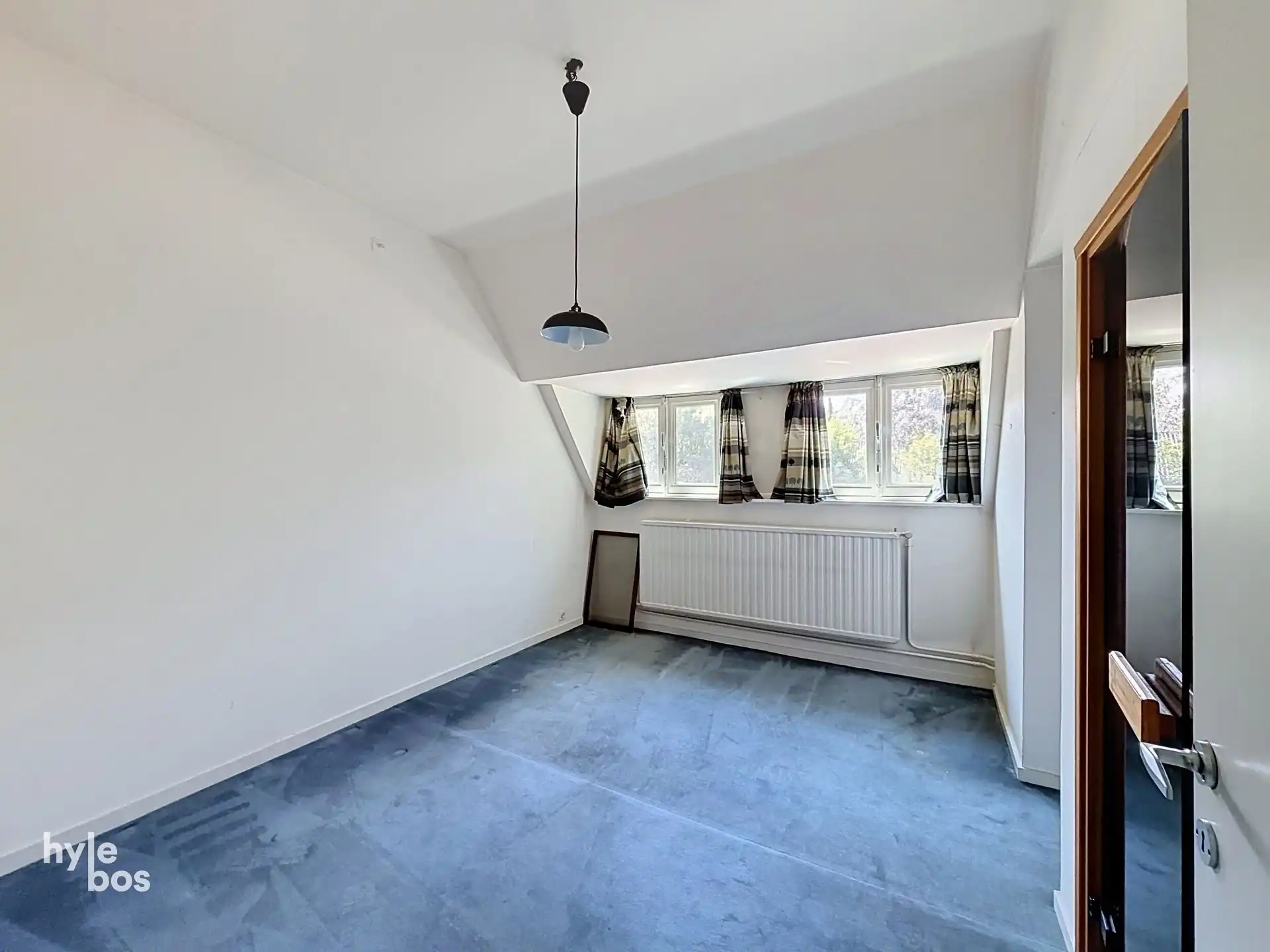 Ruime open bebouwing met zeer grote tuin foto 16