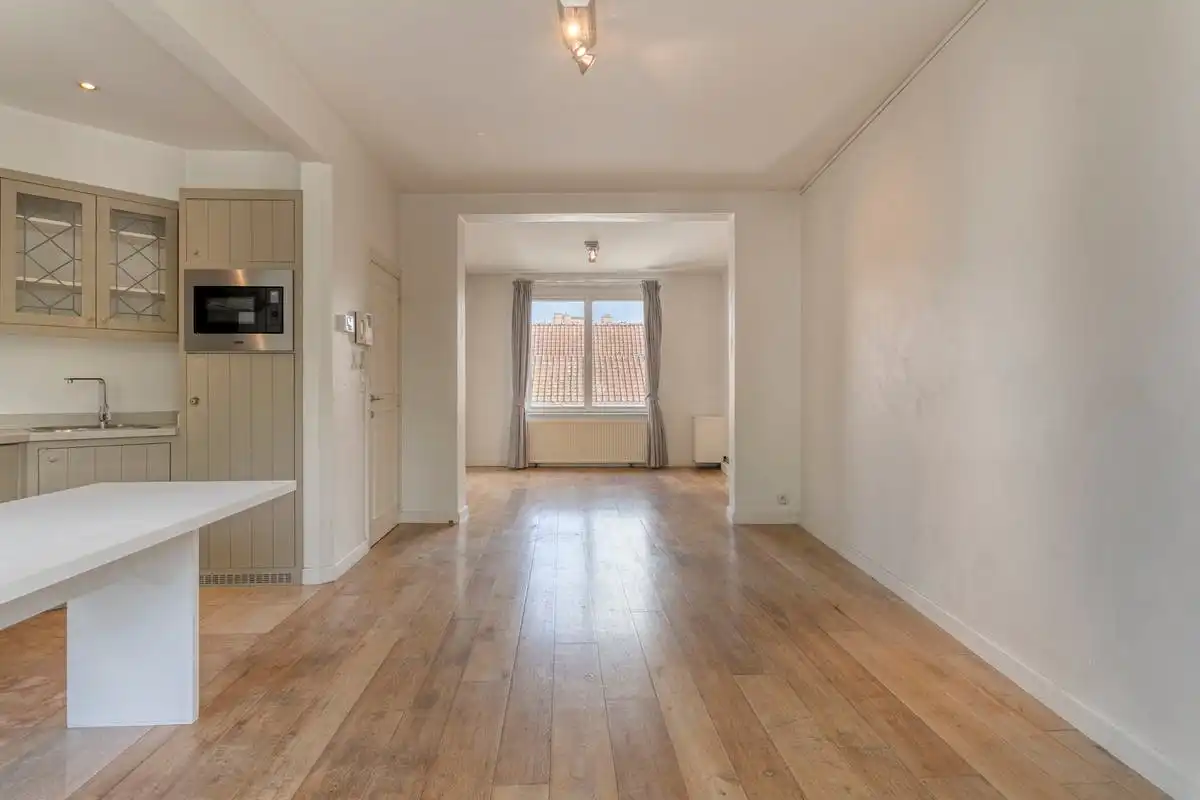 Bel-etage met 2 slaapkamers te koop op de Dam te Kortrijk! foto 5