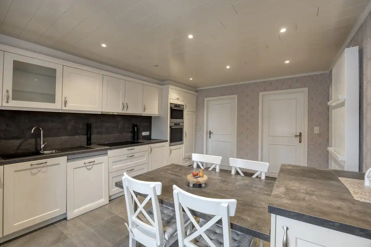 Ruime gezinswoning met grote tuin in het landelijke Opheers foto 5