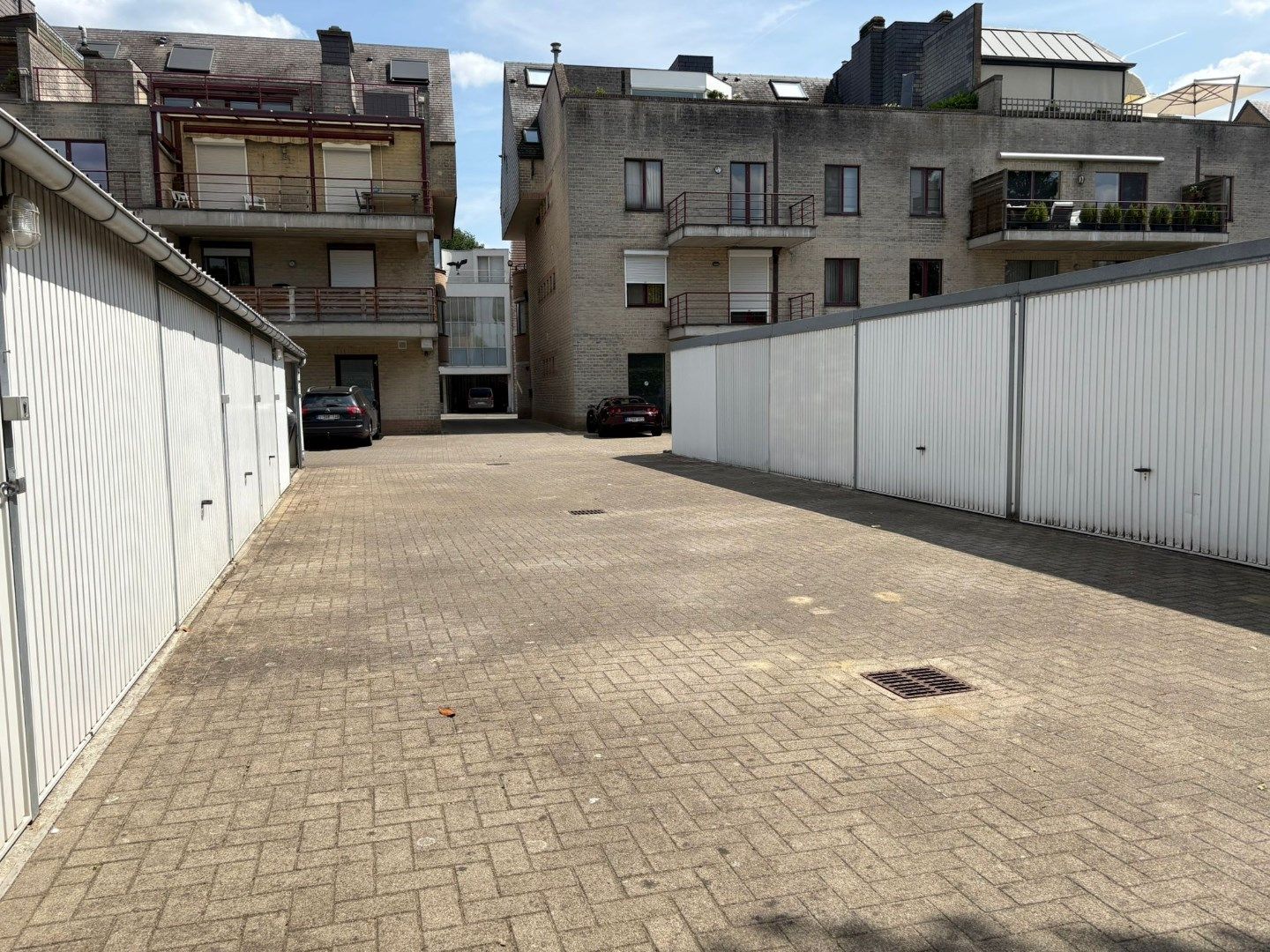 Afgesloten garagebox op wandelafstand van het centrum !  foto 4