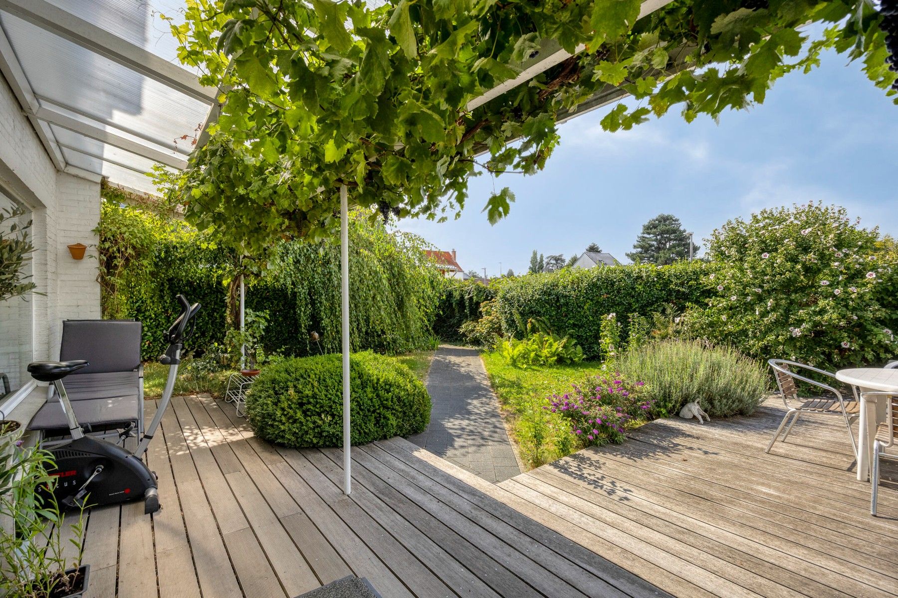Hoofdfoto van de publicatie: Gezellige 4-gevelwoning met mooie ZW georiënteerde tuin