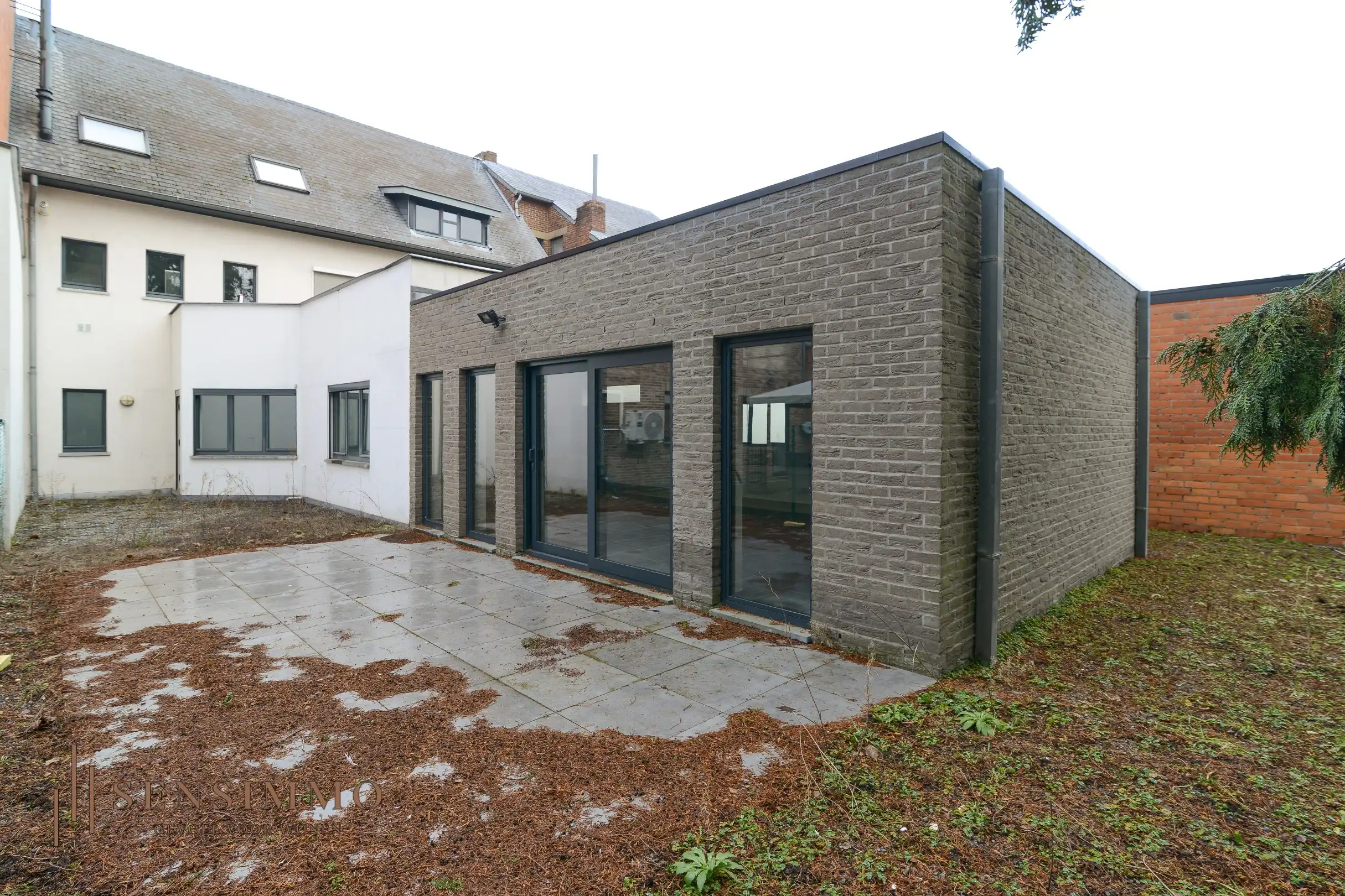 Commerciële handelspand met bovenliggend appartement in hartje Maasmechelen foto 23